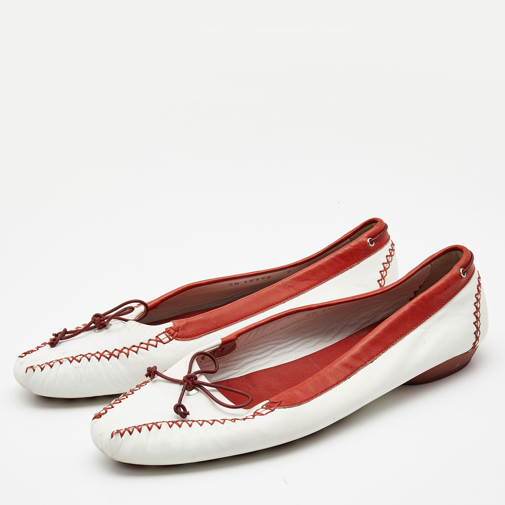 

Salvatore Ferragamo White/Red Leather Bow Ballet Flats Size