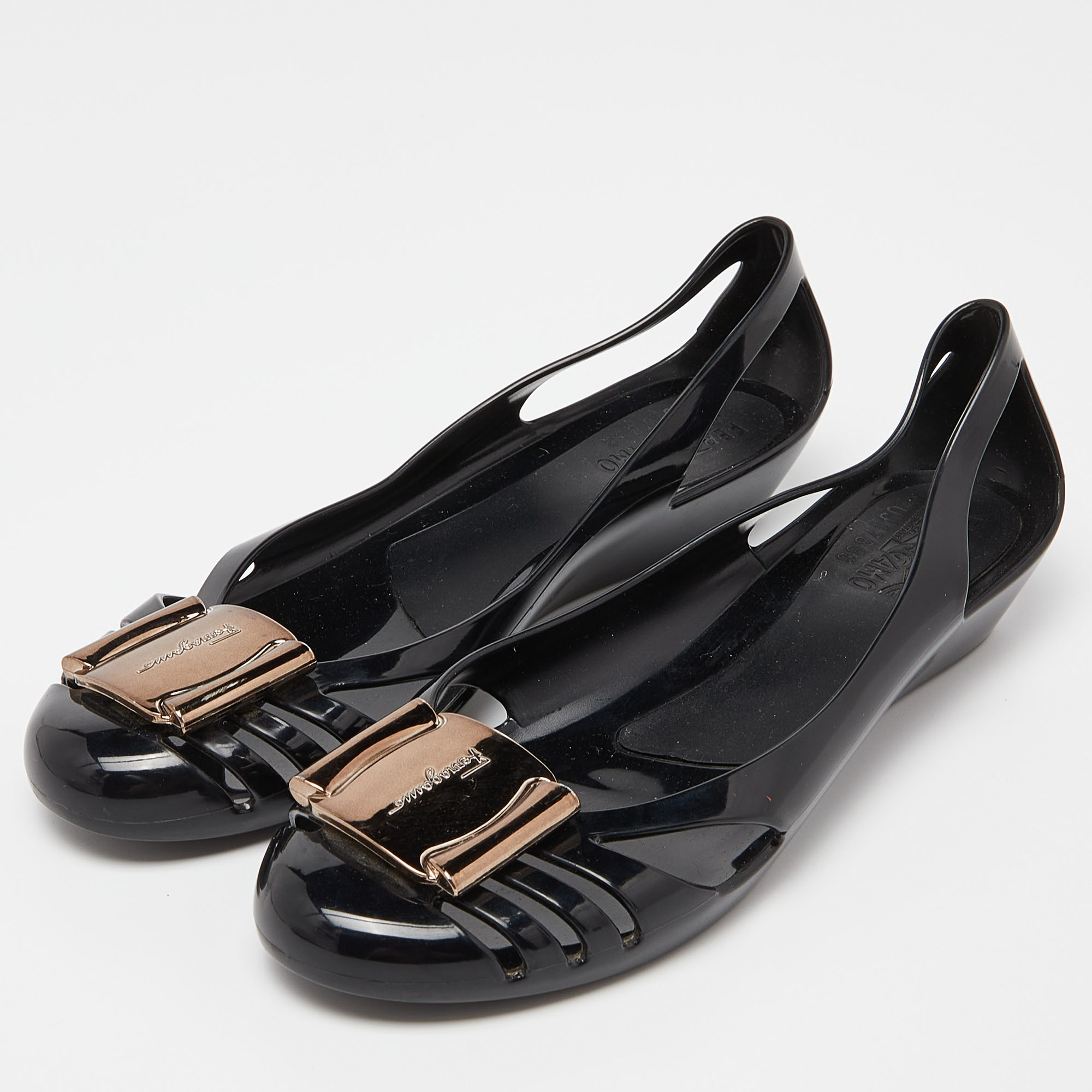 

Salvatore Ferragamo Black Jelly Bermuda Ballet Flats Size