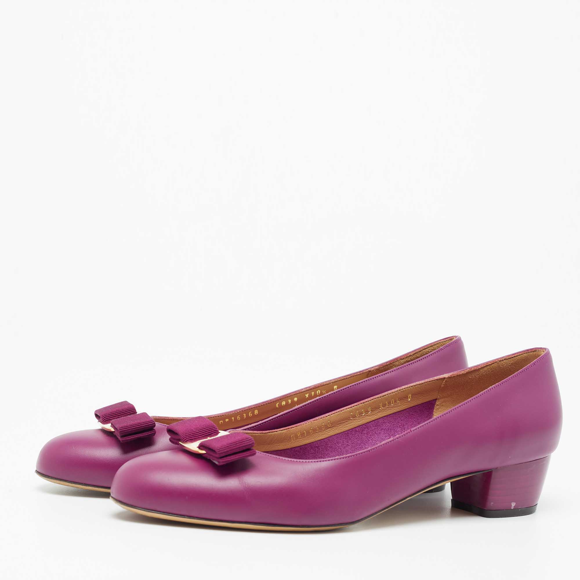 

Salvatore Ferragamo Purple Leather Vara Bow Pumps Size