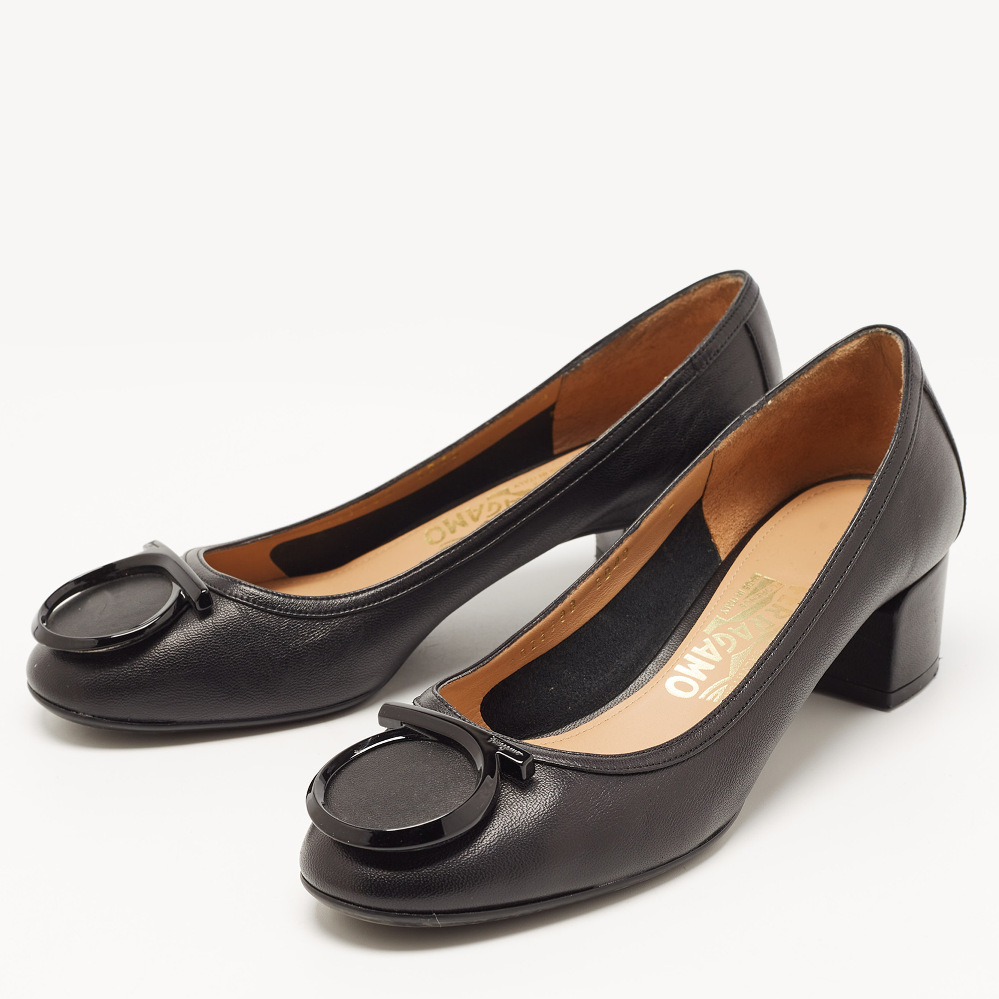 

Salvatore Ferragamo Black Leather Gancini Buckle Pumps Size