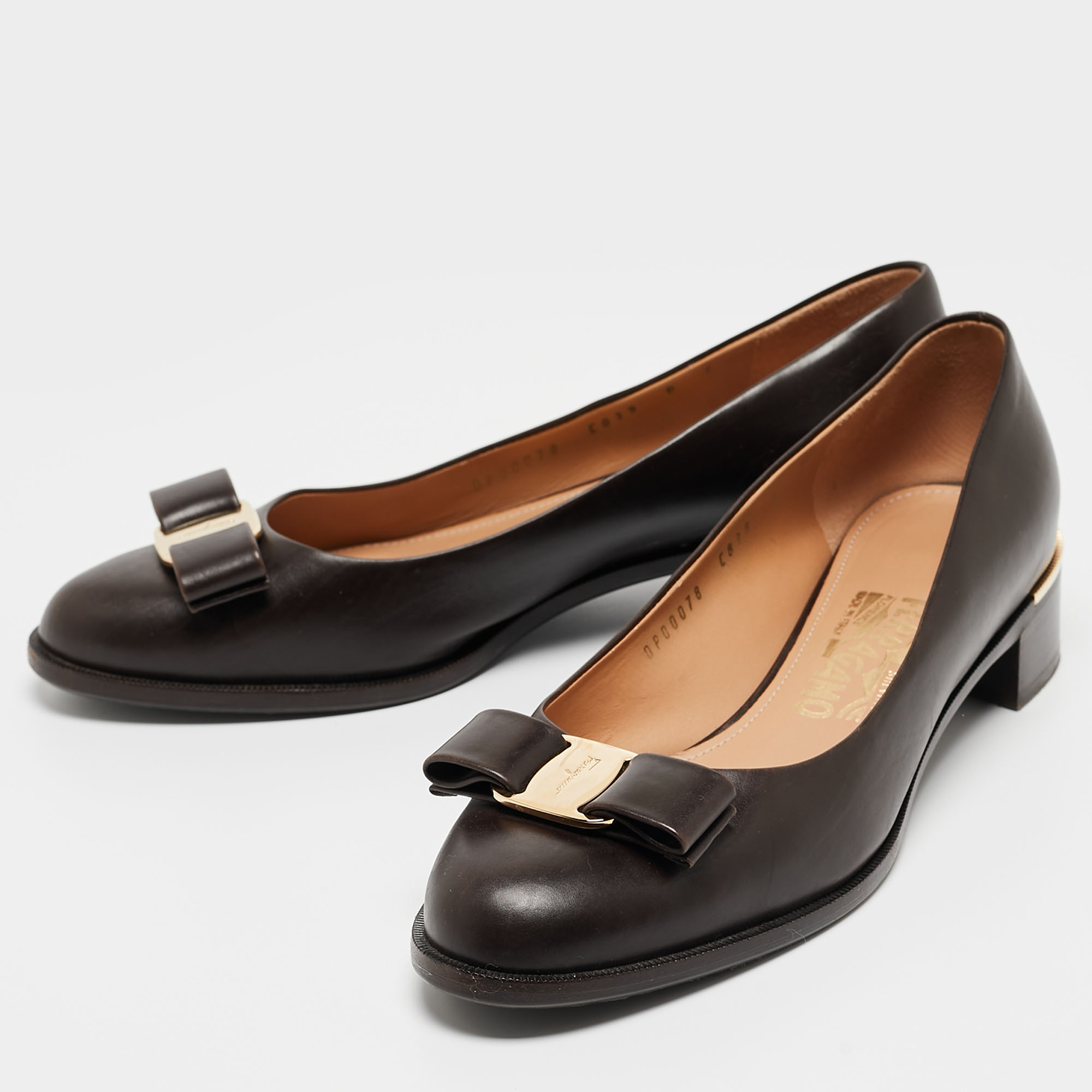 

Salvatore Ferragamo Brown Leather Vara Bow Pumps Size