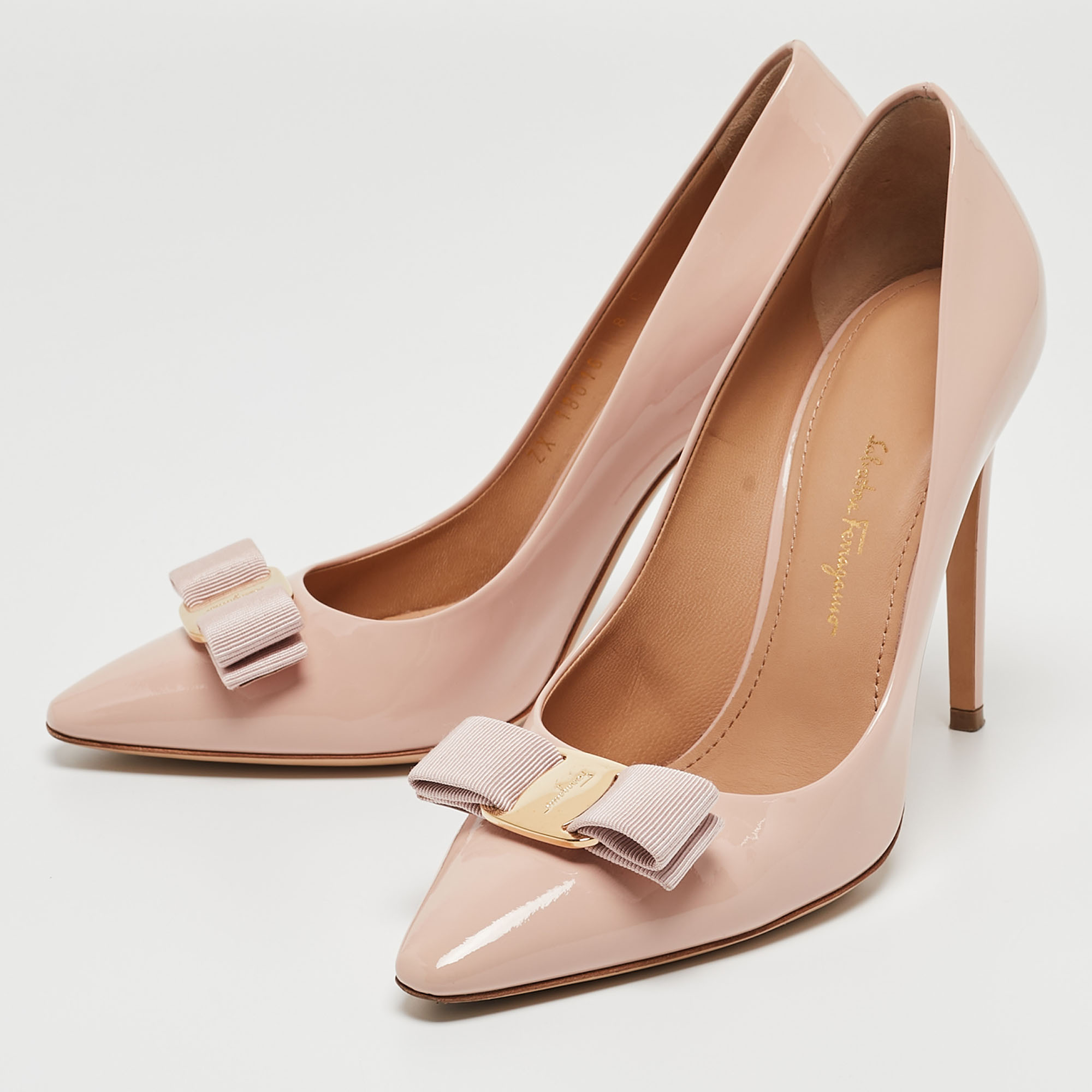 

Salvatore Ferragamo Pink Patent Leather Emy Bow Pumps Size