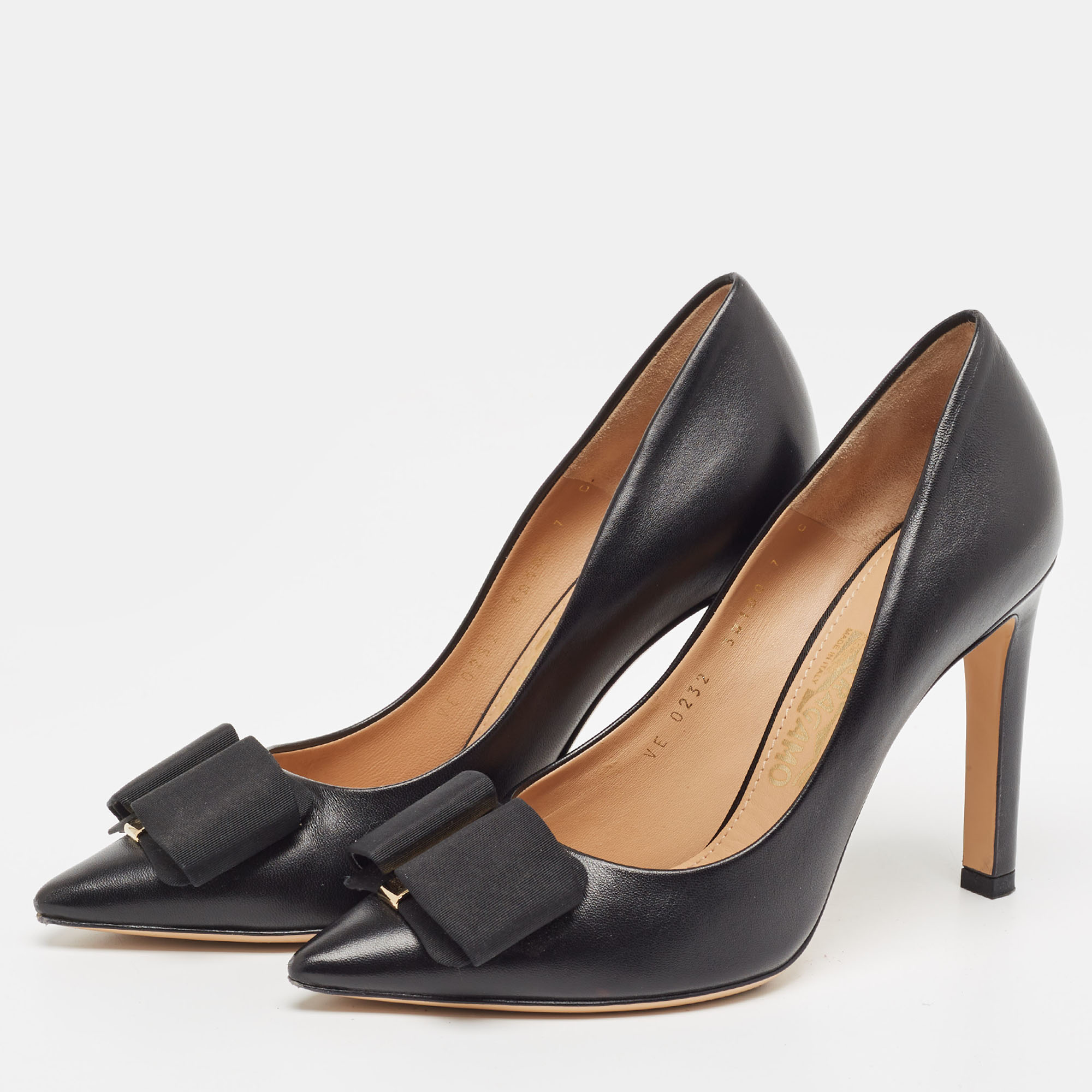 

Salvatore Ferragamo Black Leather Mimi Pumps Size