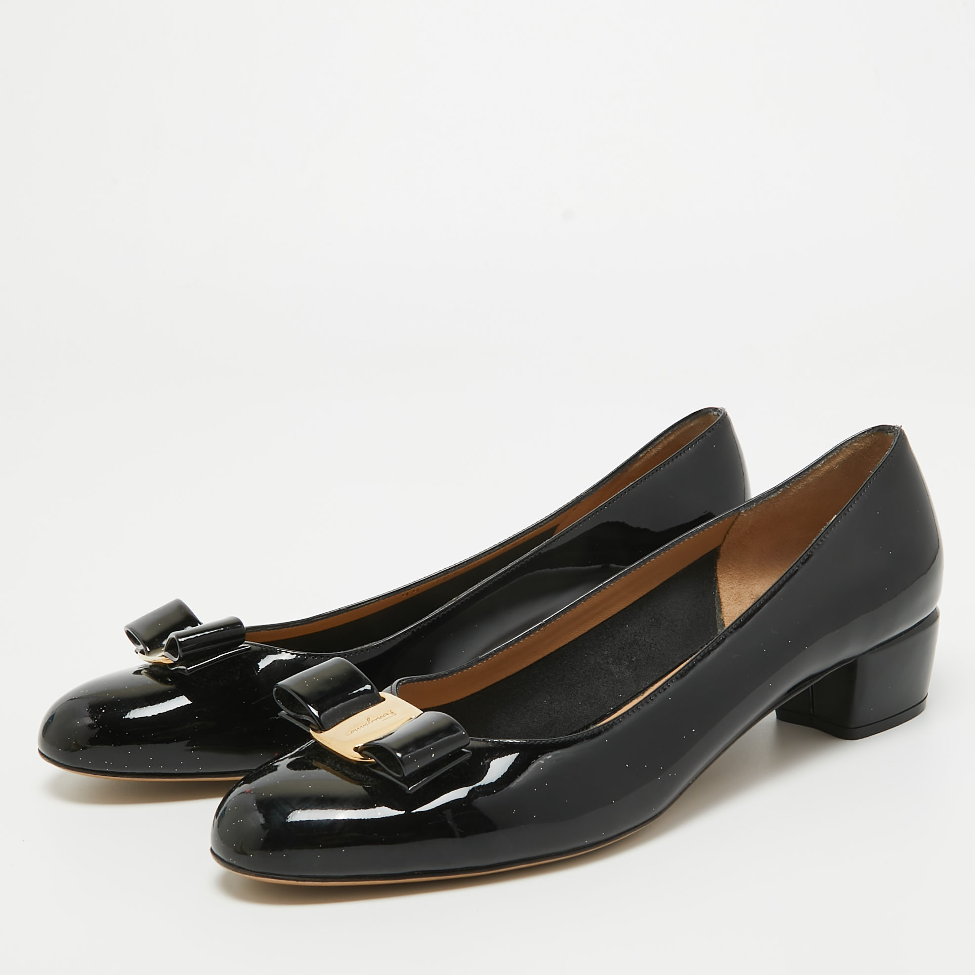 

Salvatore Ferragamo Black Patent Leather Vara Bow Pumps Size