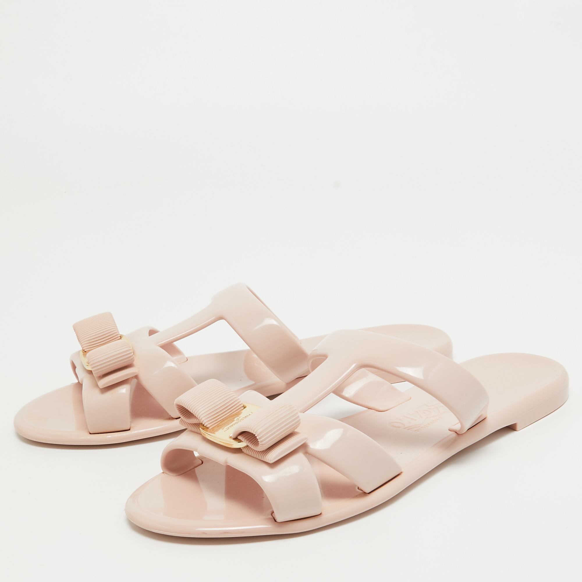 

Salvatore Ferragamo Pink Jelly Bow Detailed Flat Slides Size