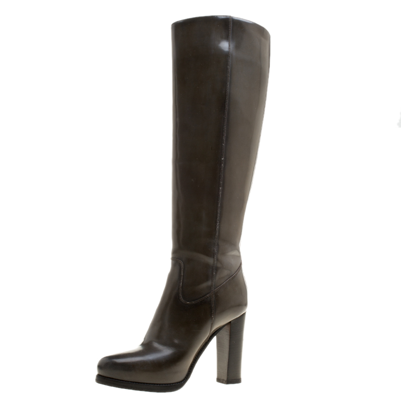 مملوكة مسبقًا Santoni Khaki Patent Leather Heel Boots Size 37.5