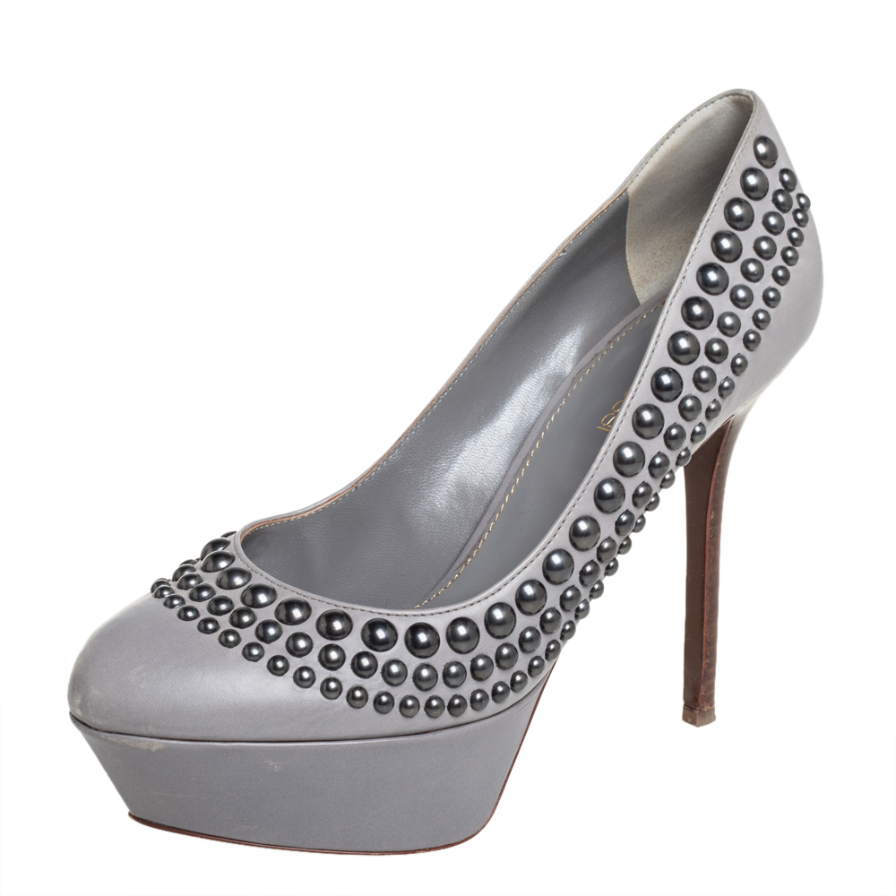 These Sergio Rossi pumps are the epitome of class luxury and style. Crafted from leather in a grey shade they are detailed with differently sized studs then elevated on 12 cm stiletto heels supported by platforms.