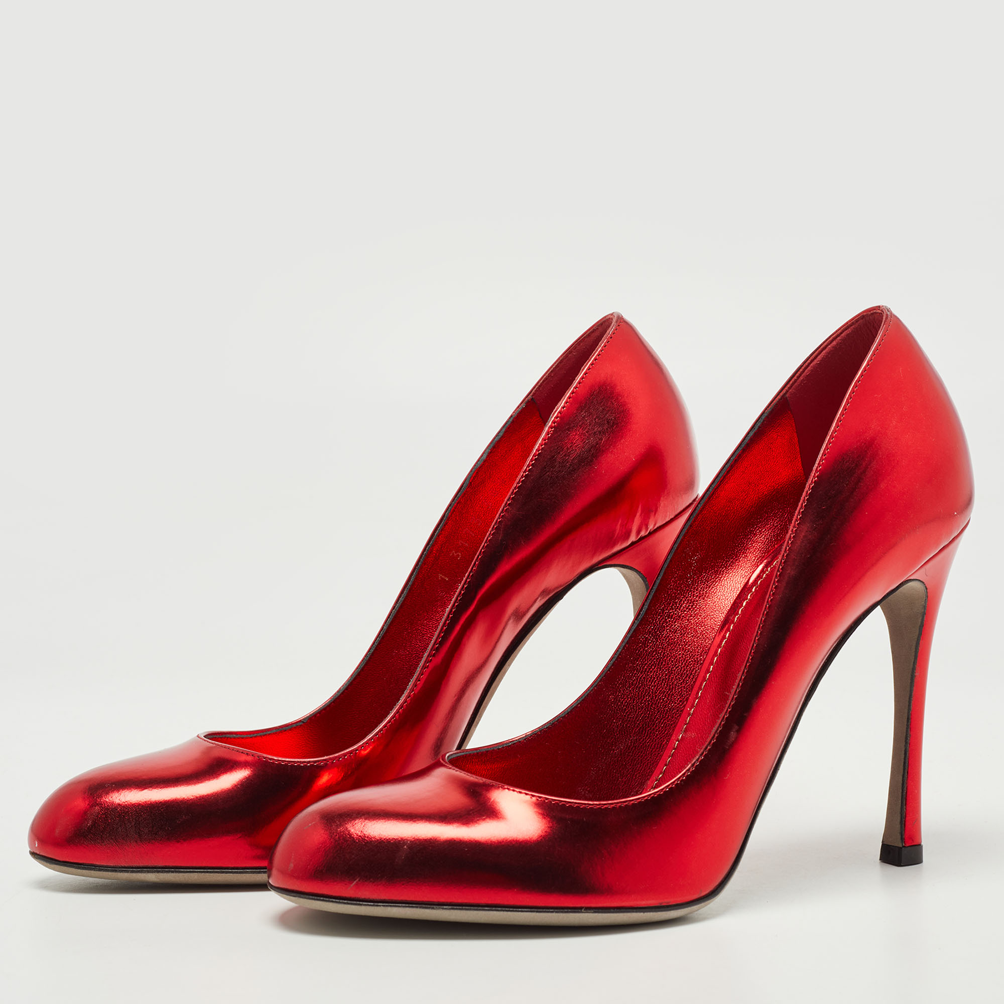 

Sergio Rossi Red Metallic Leather Round Toe Pumps Size