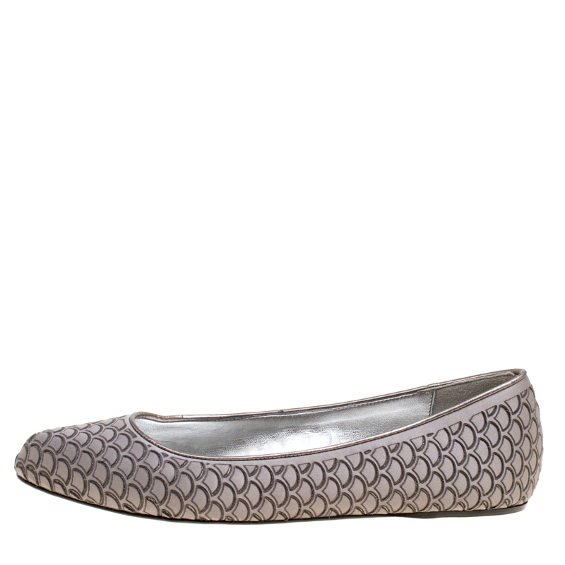 

Stella McCartney Grey Scale Pattern Embossed Fabric Ballet Flats Size