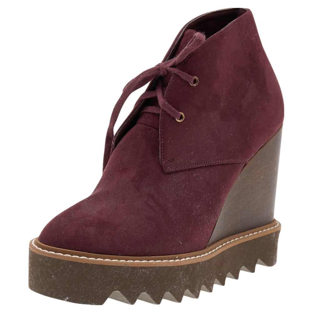 Add these stunning wedge heeled boots from Stella Mc Cartney to your closet today Crafted from faux suede these burgundy boots feature lace ups and sturdy rubber soles for a comfortable finish.