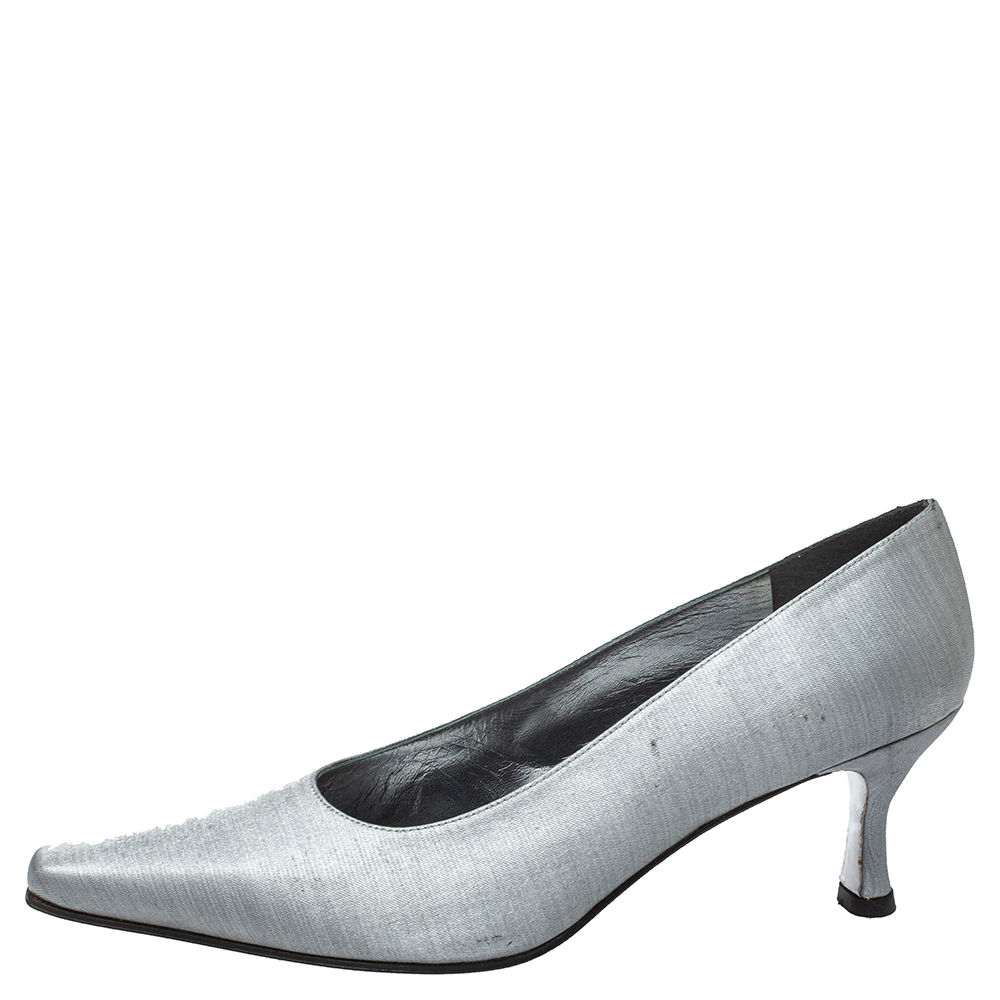 

Stuart Weitzman Metallic Silver Fabric Pumps Size