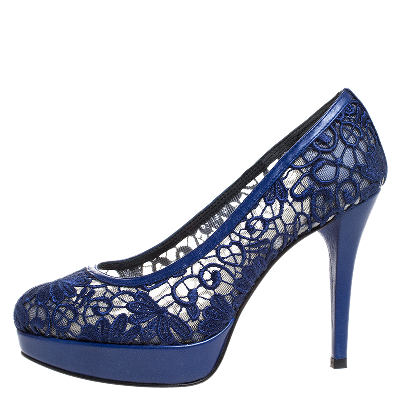 

Stuart Weitzman Blue Lace Swoon Platform Pumps Size