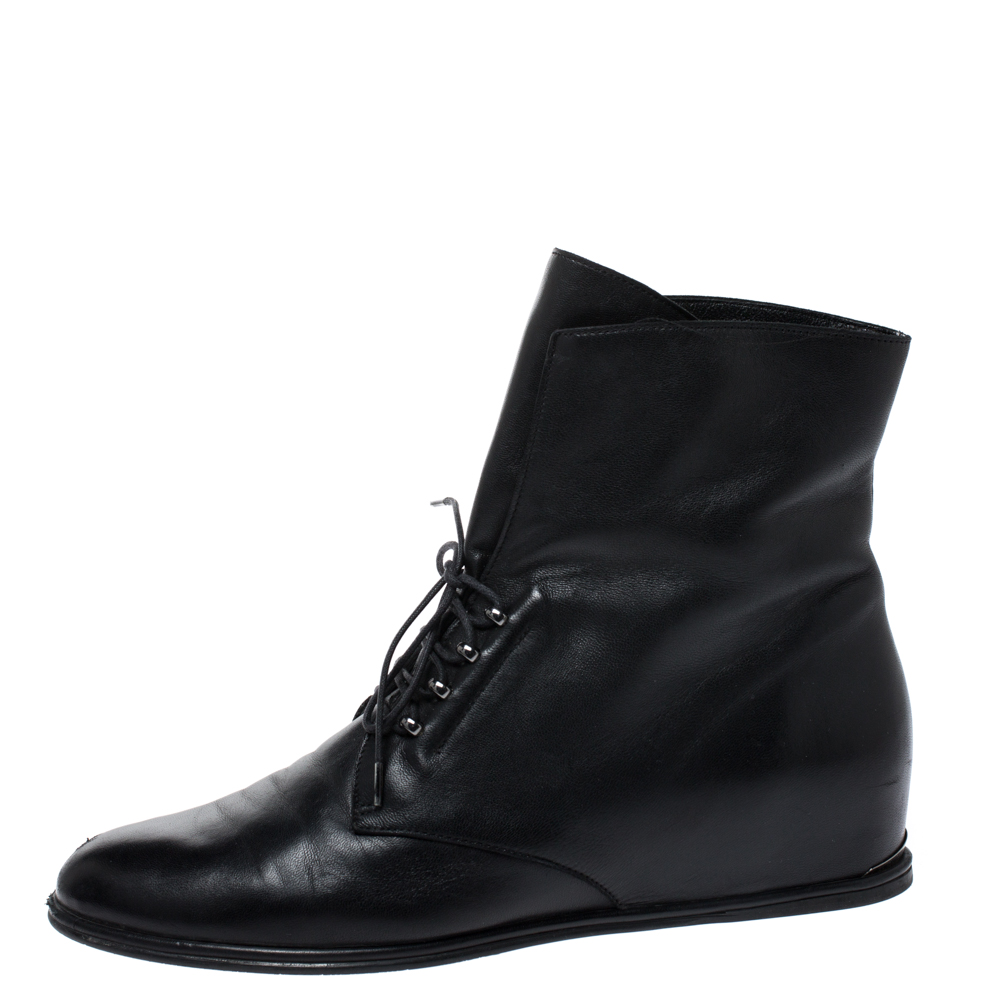

Stuart Weitzman Black Leather McKenzee Ankle Boots Size