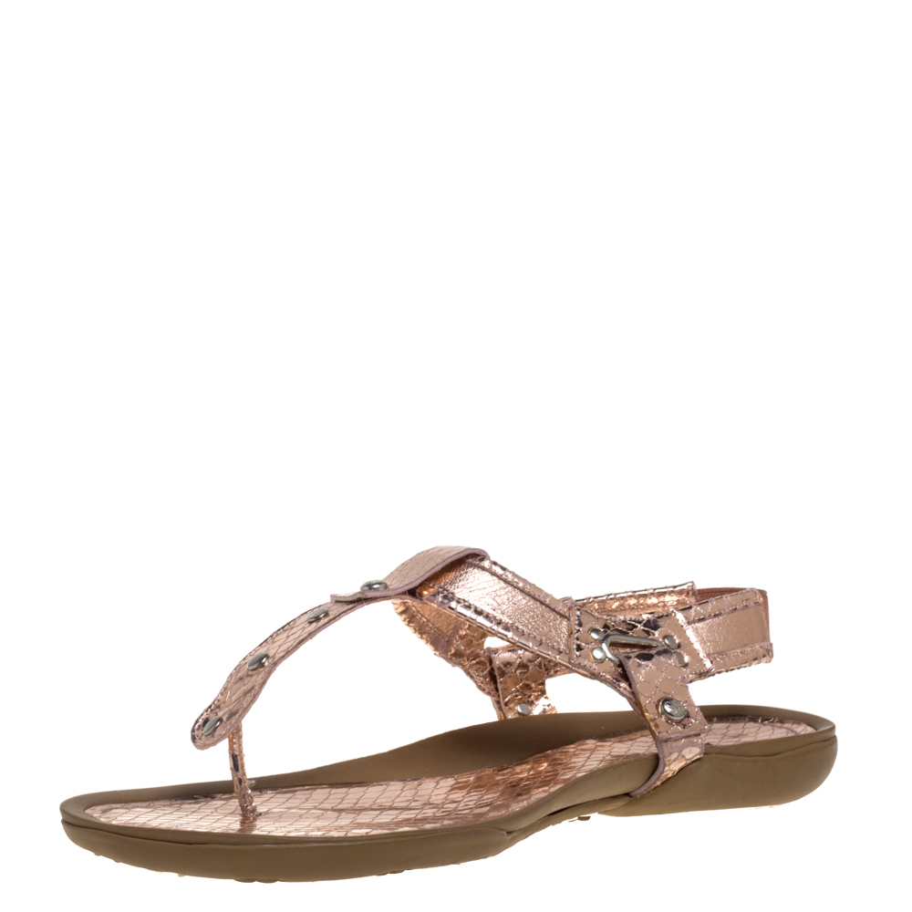 Pre-owned Stuart Weitzman Metallic Rose Gold Snake Embossed Leather Thong Flats Size 37.5