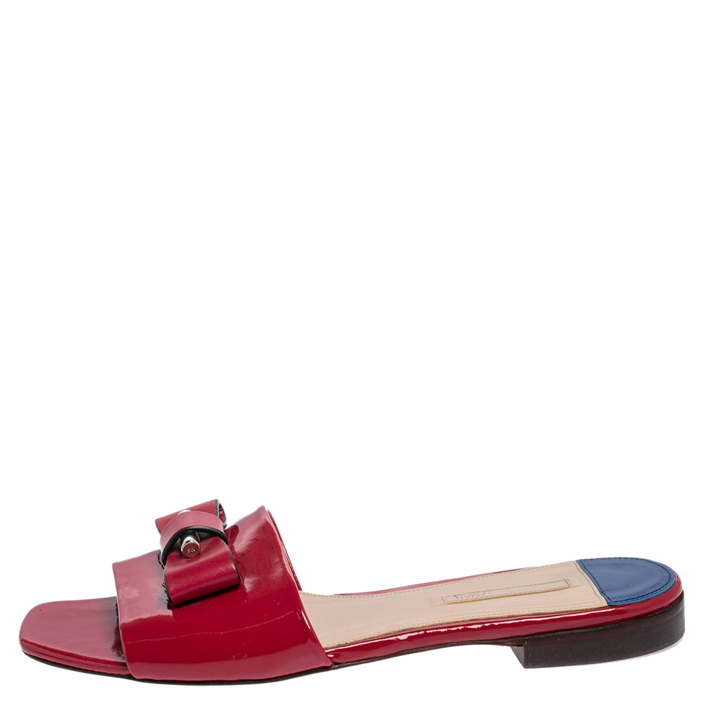 

Stuart Weitzman Fuchsia Patent Leather Flat Slide Sandals Size, Pink