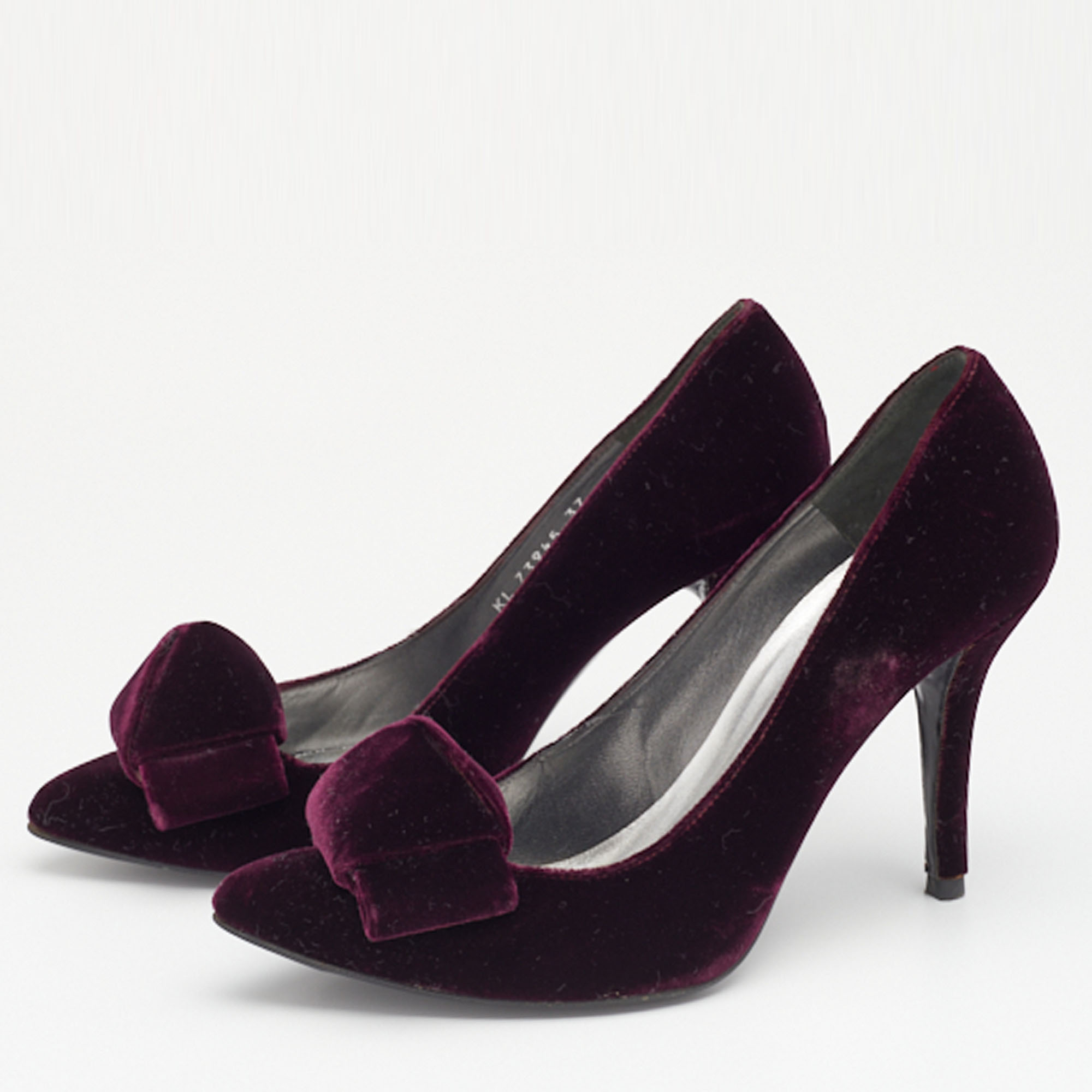 

Stuart Weitzman Burgundy Velvet Pumps Size