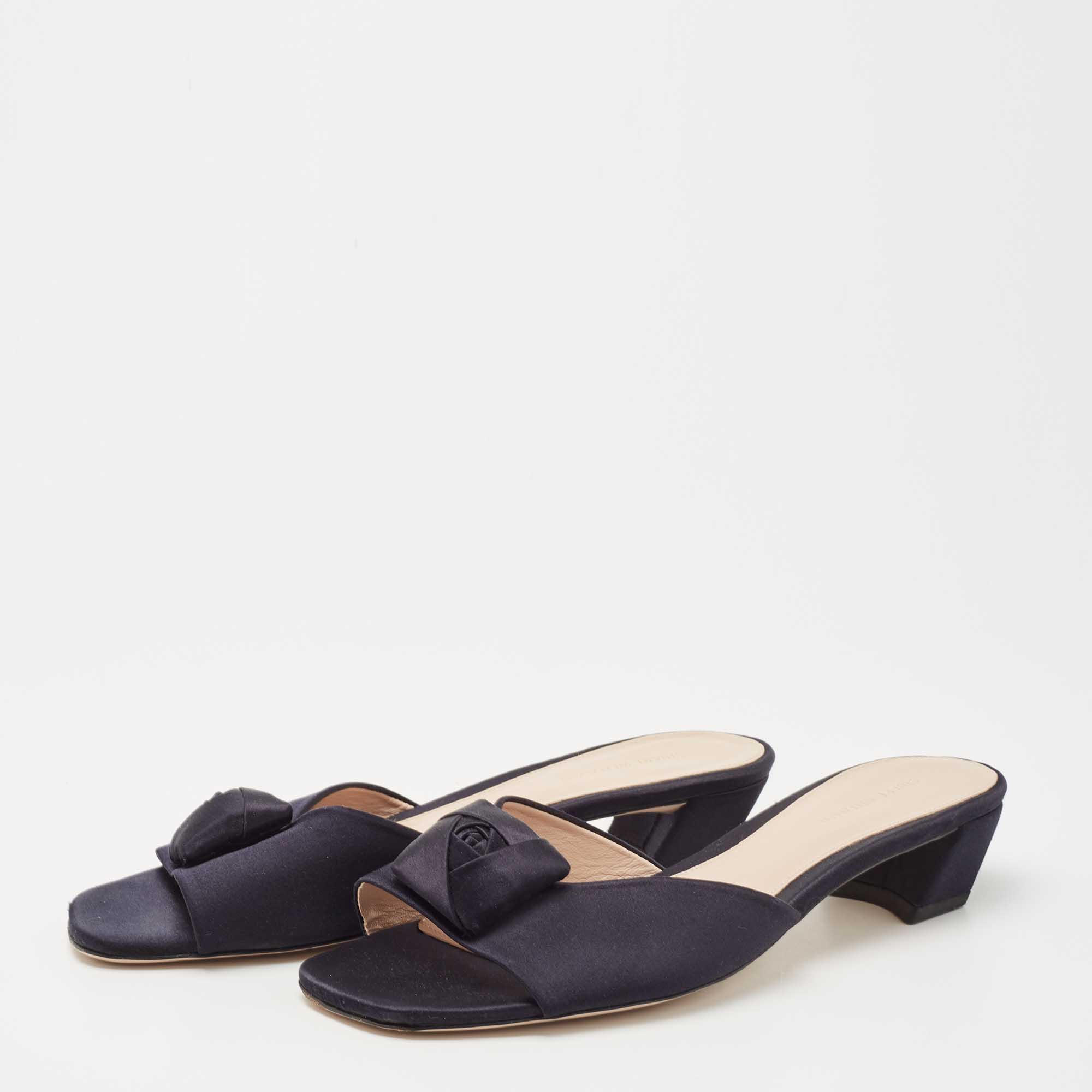 

Stuart Weitzman Black Satin Bow Mules Size