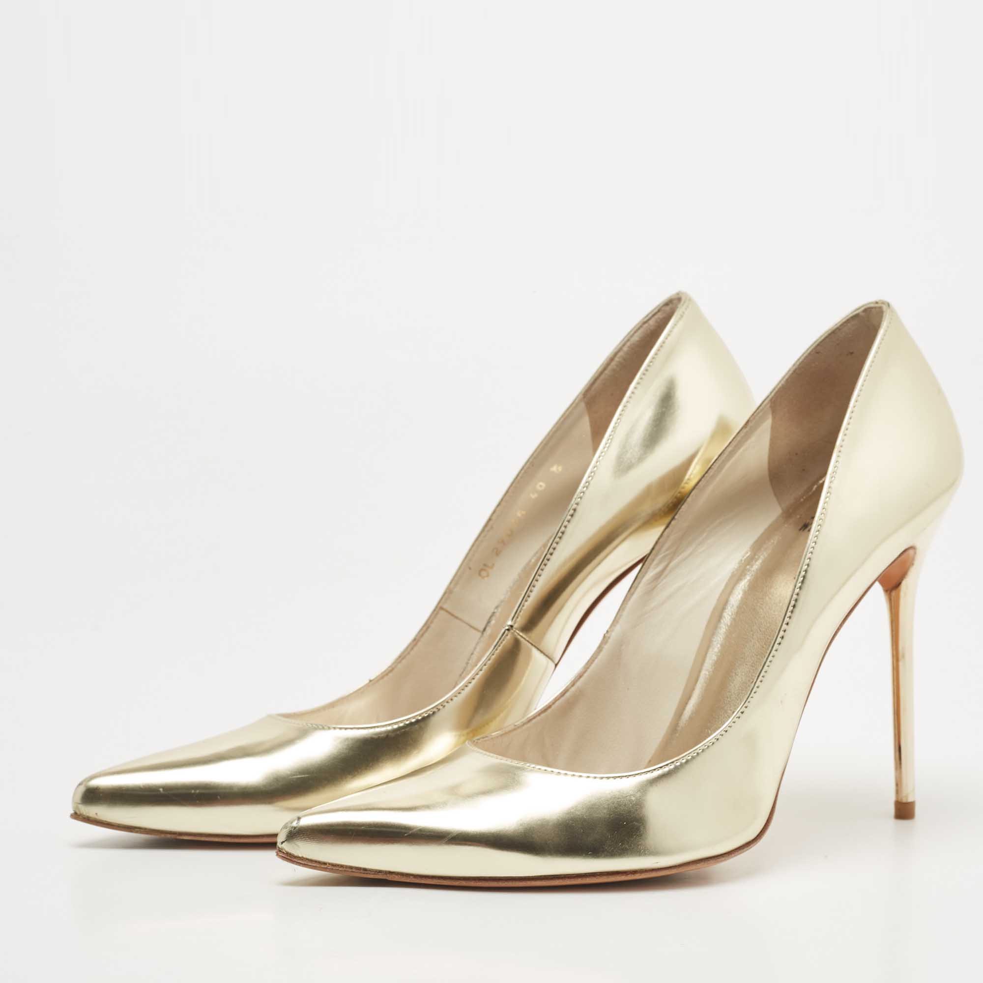 

Stuart Weitzman Gold Foil Leather Pointed Toe Pumps Size