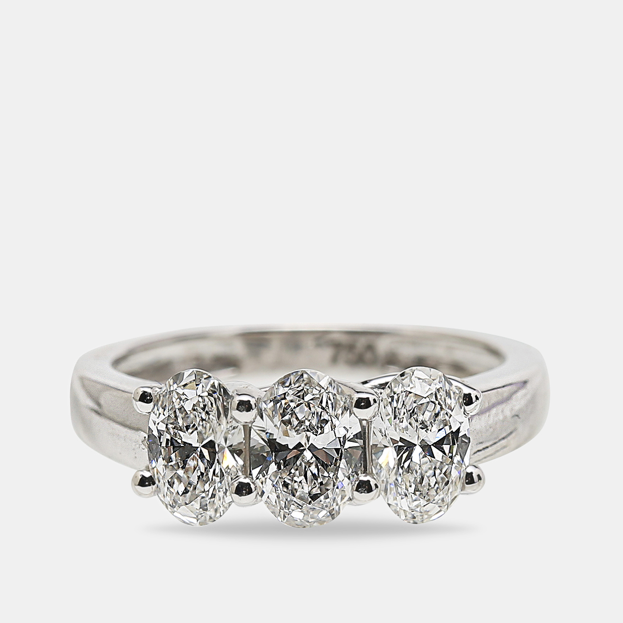 18k White Gold Oval Brilliant Lab Grown Diamonds Ring (Approx 1.75 cts) 