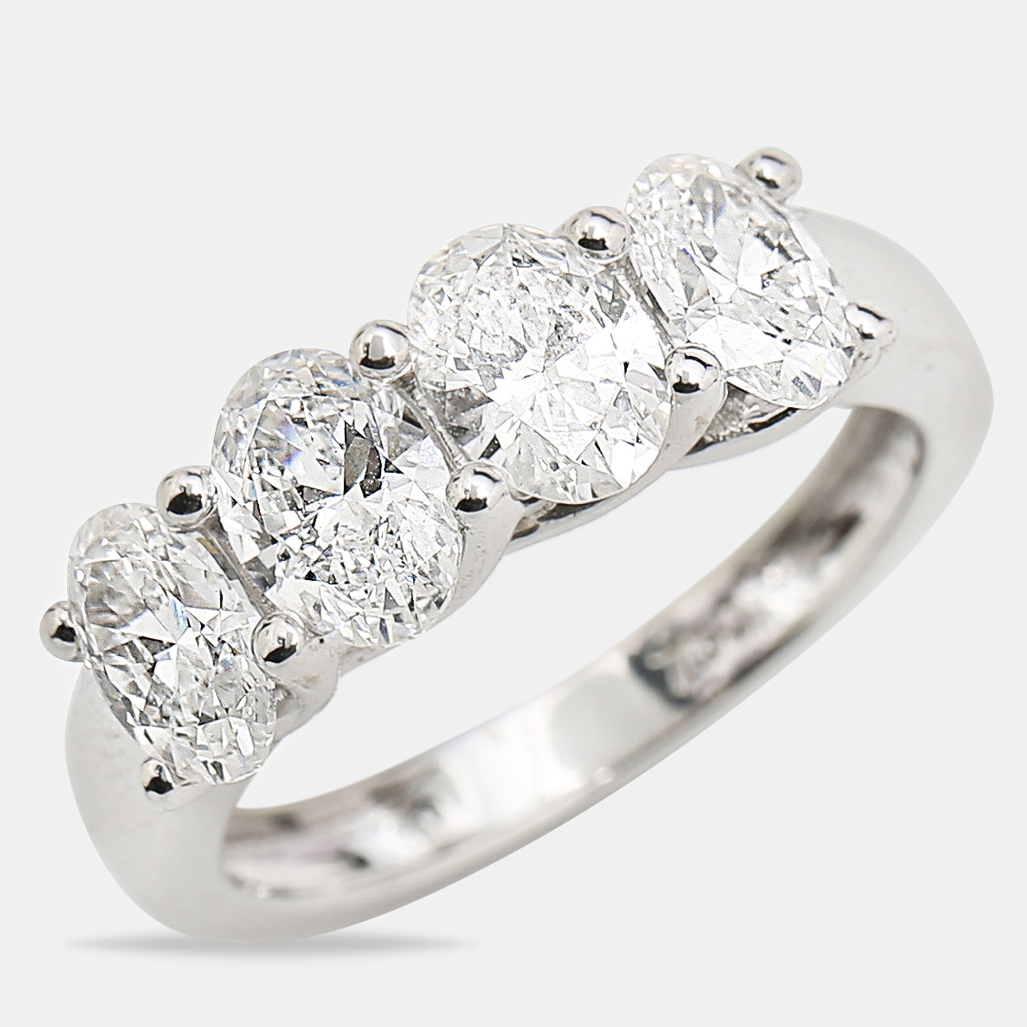 18k White Gold Oval Brilliant Lab Grown Diamonds Ring (Approx 2.23 cts) 