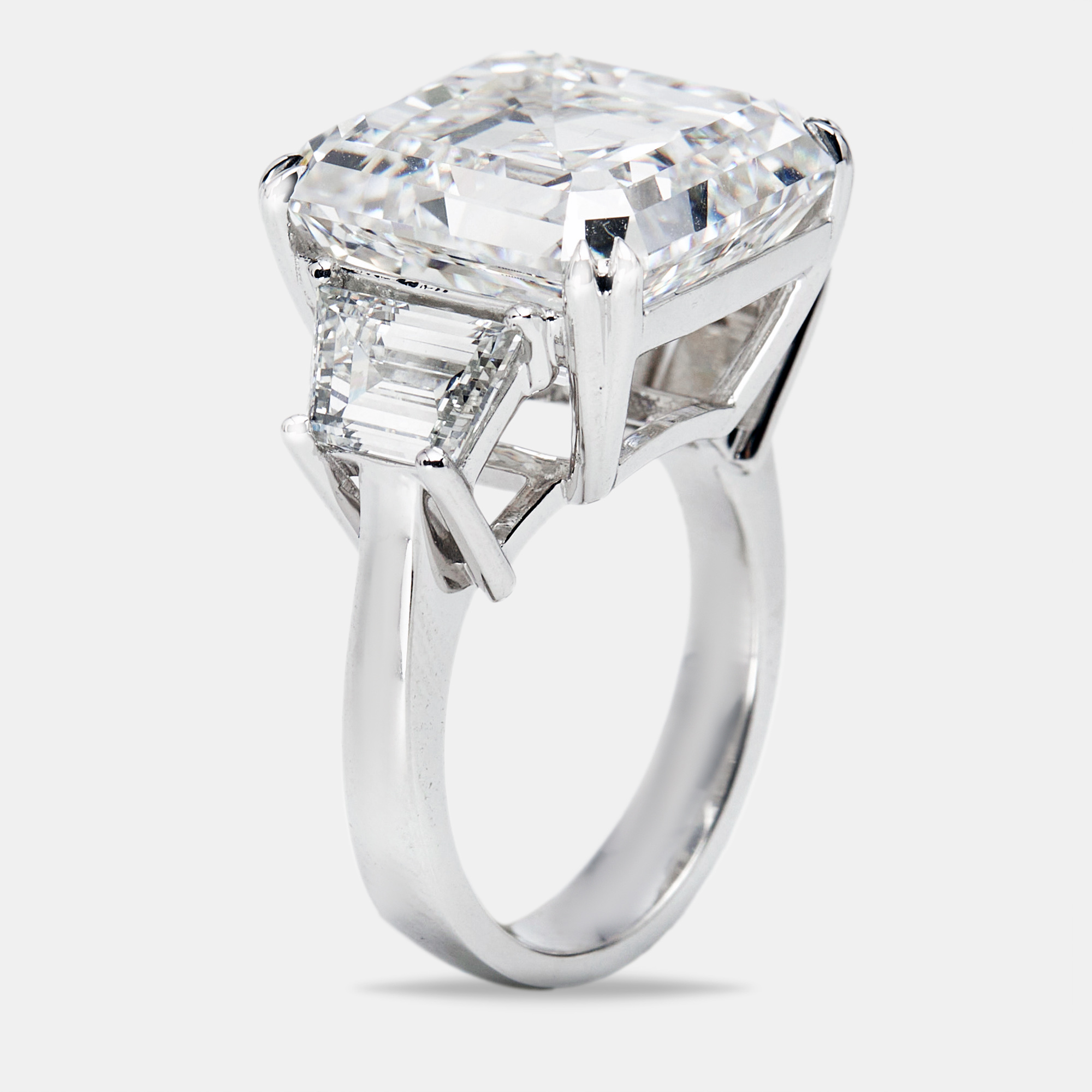

18.50 cts Asscher Cut and Trapazoid Lab Grown Diamond 18k White Gold Ring Size