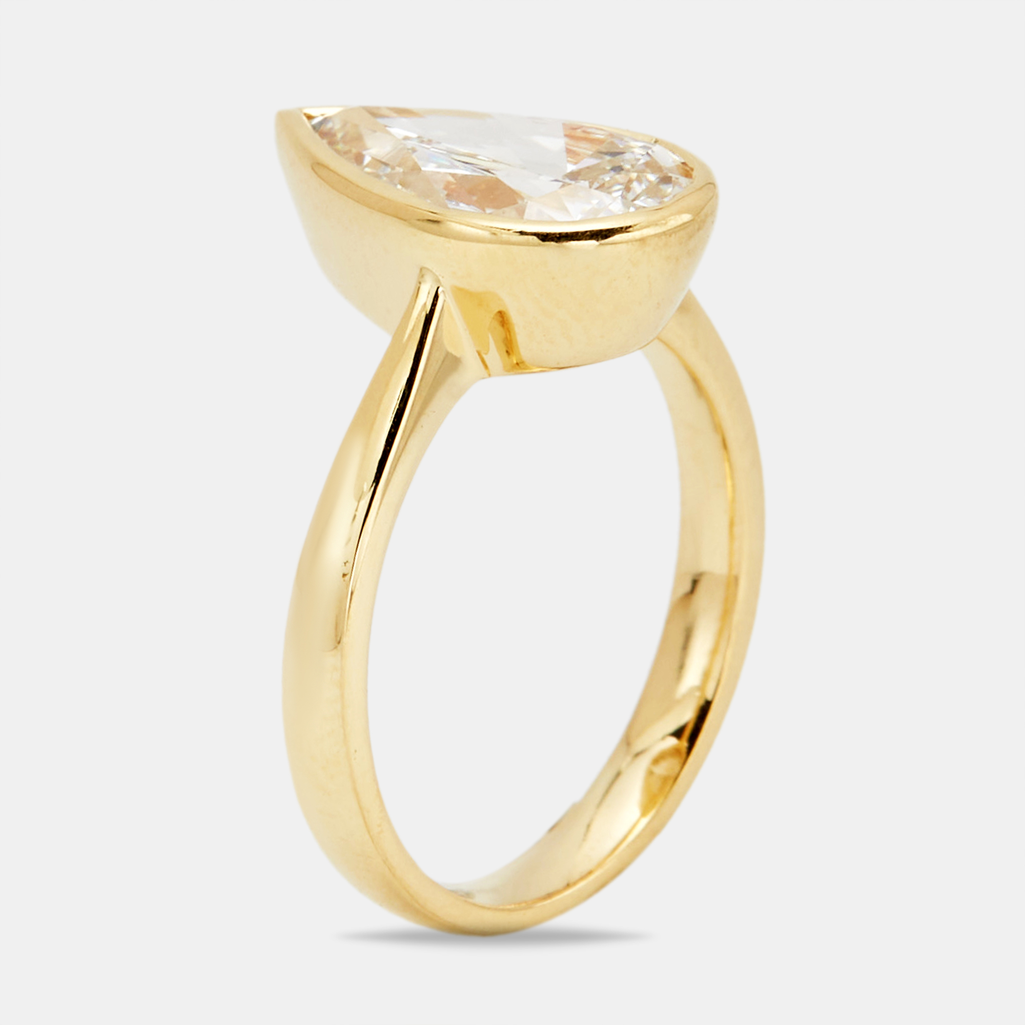 

2.80 cts Pear Brilliant 18k Yellow Gold Ring Size
