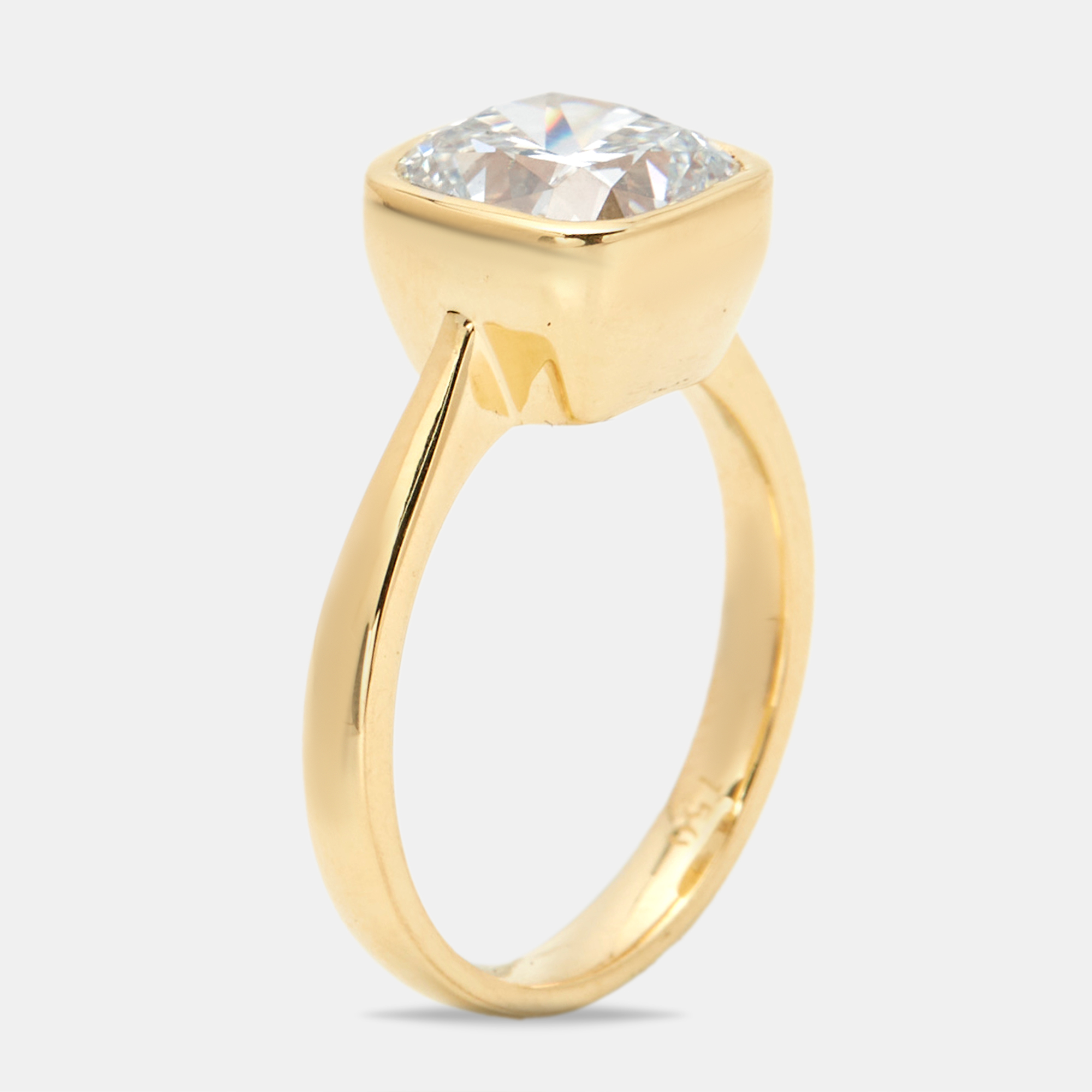 

3.00 cts Cushion Brilliant 18k Yellow Gold Ring Size