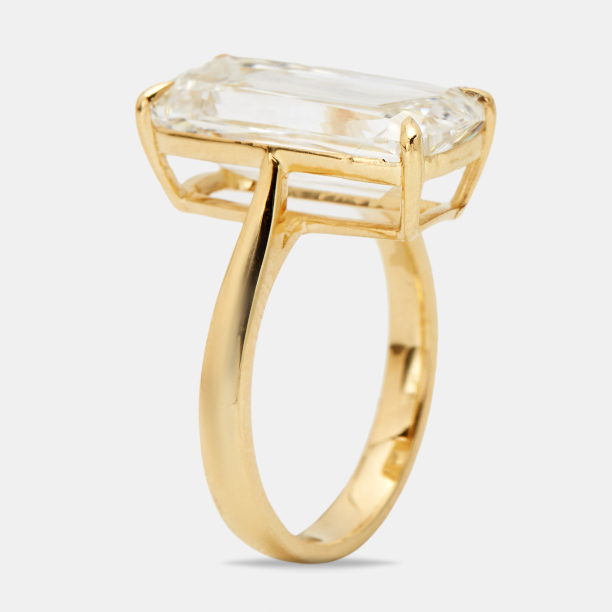 

7.20 cts Elongated Cushion 18k Yellow Gold Ring Size