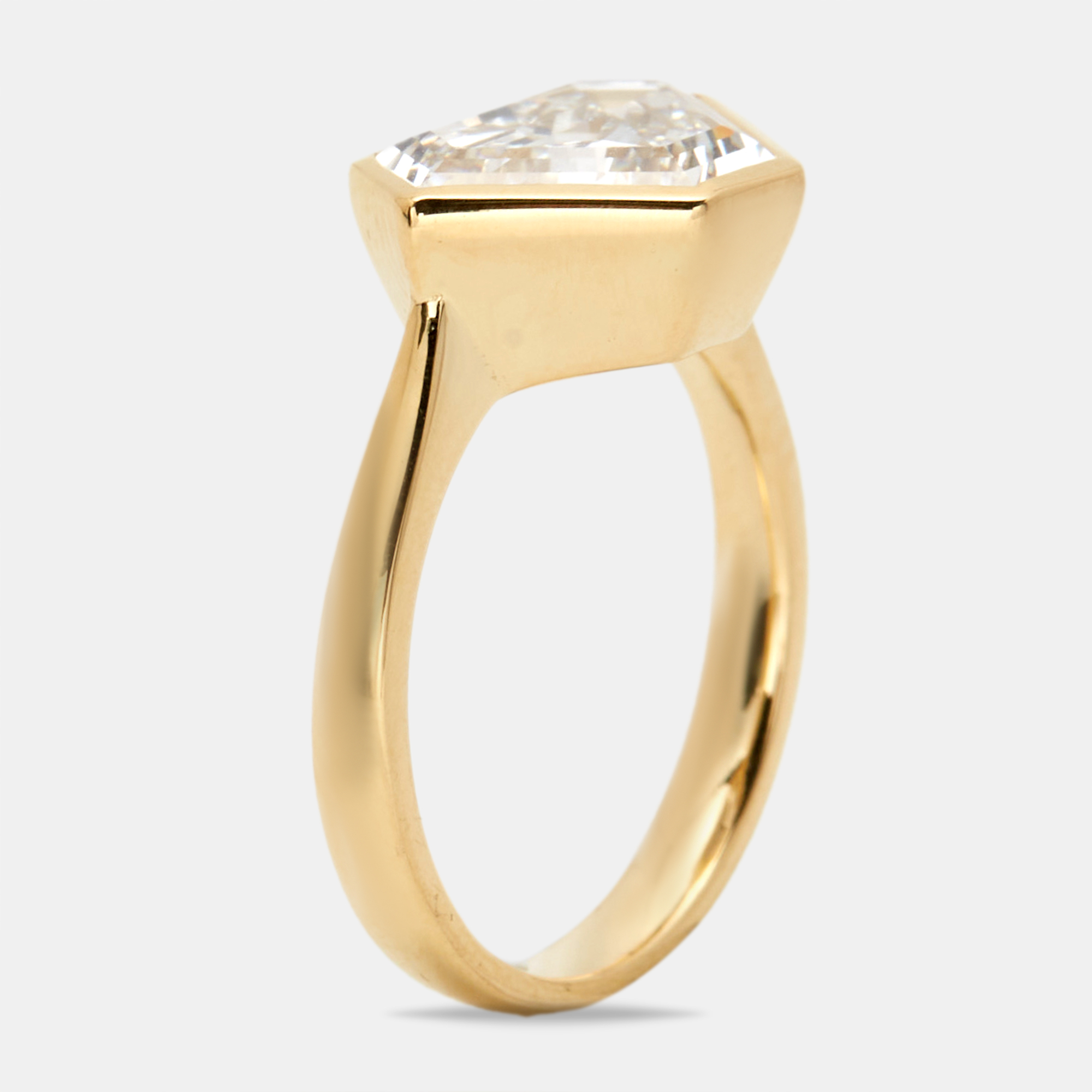 

3.50 cts Triangle Step Cut Lab Grown Diamond 18k Yellow Gold Ring Size