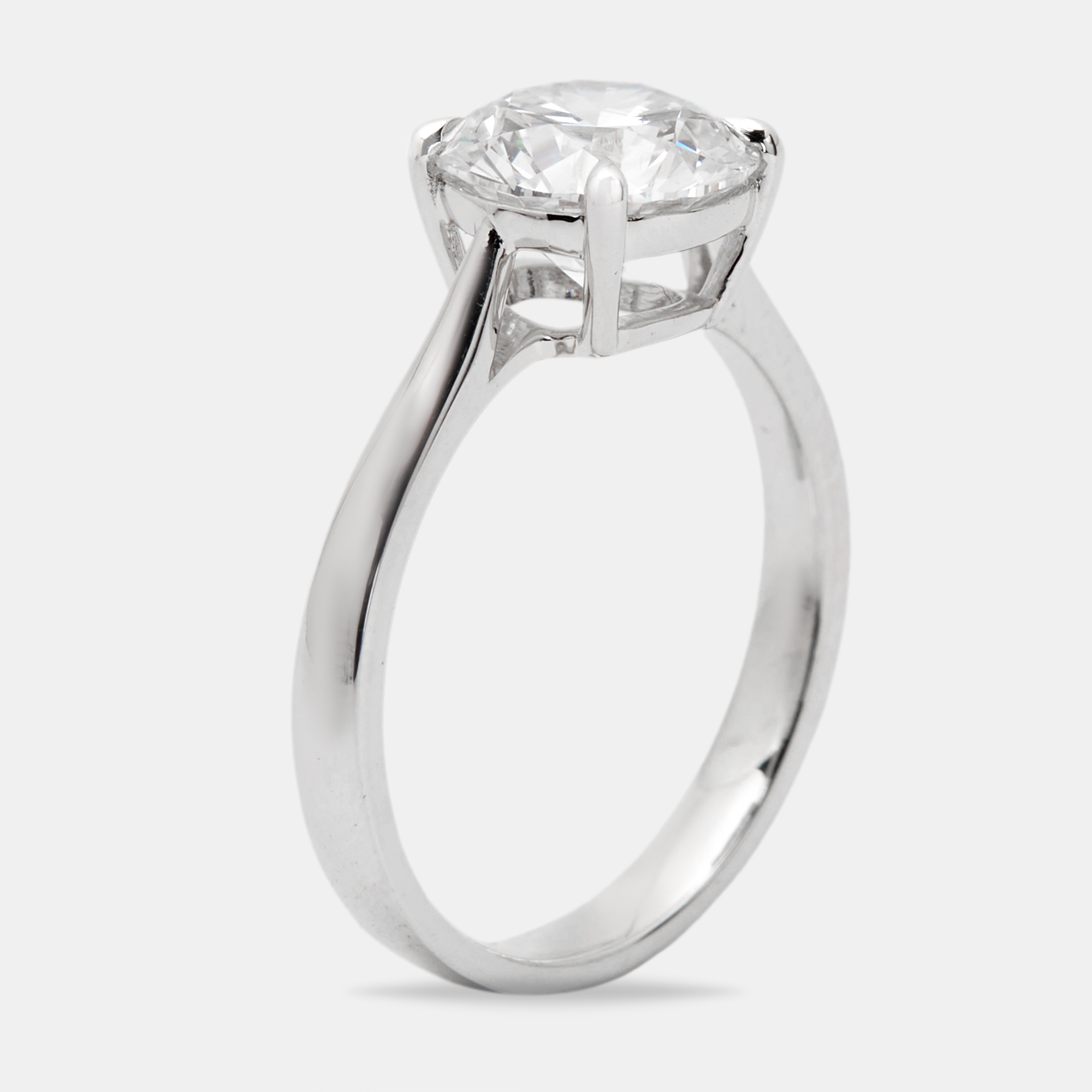 

2.00 cts Round Brilliant 18k White Gold Ring Size