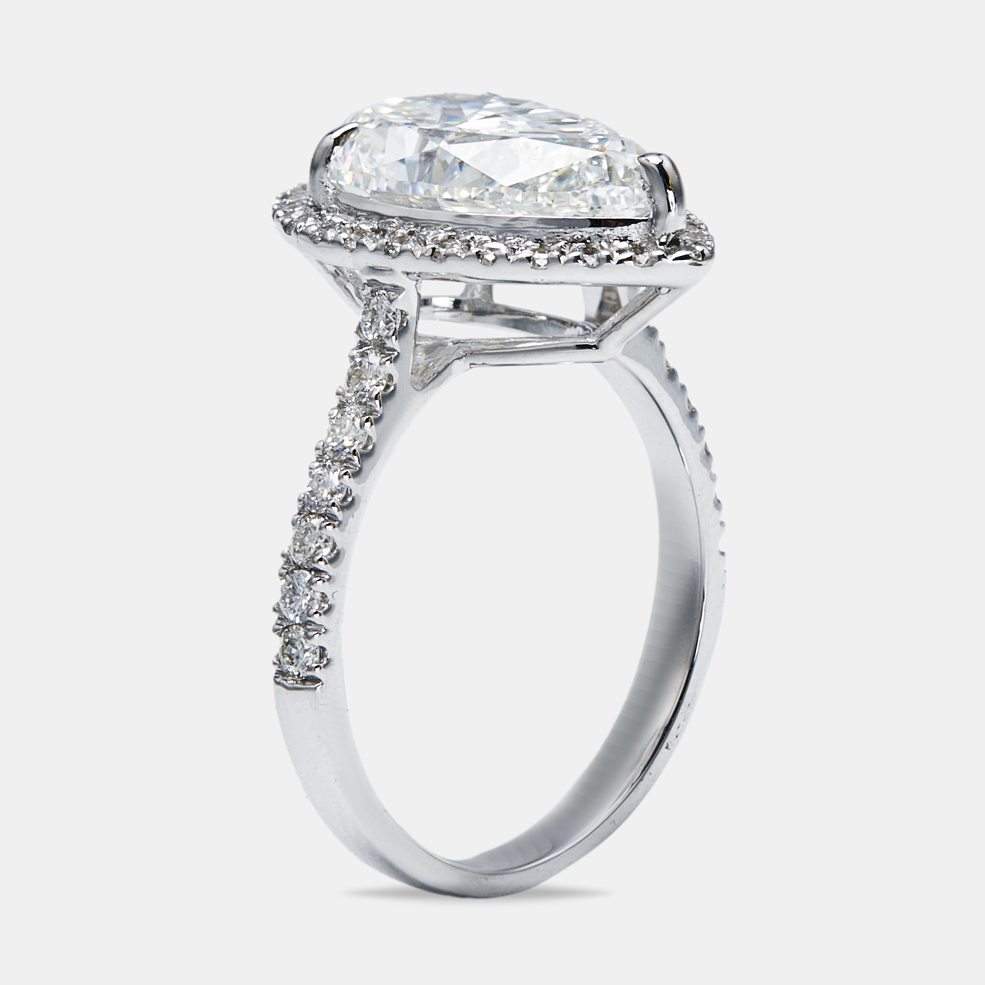 

4.50 cts Pear Round 18k White Gold Lab Grown Diamonds Ring Size
