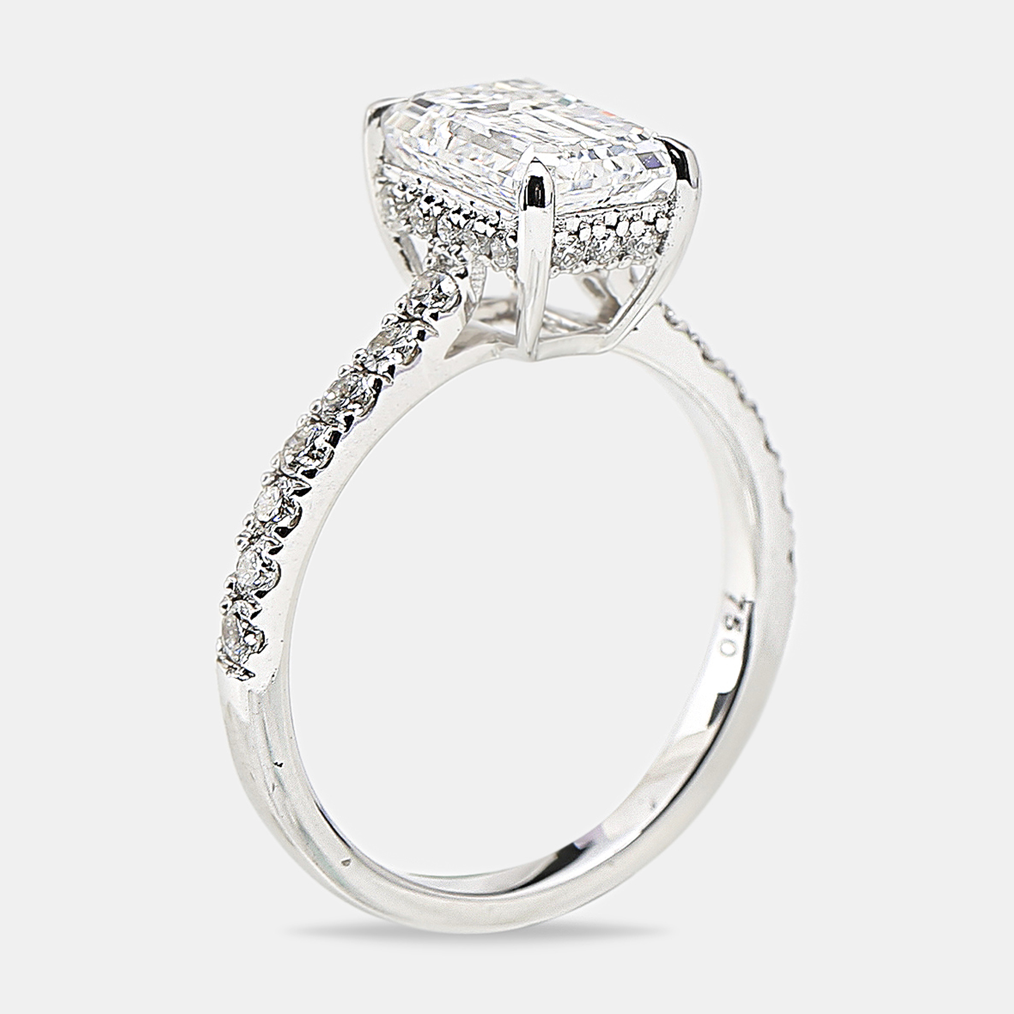 

2.40 cts Emerald Cut Round Brilliant 18k White Gold Lab Grown Diamonds Ring Size