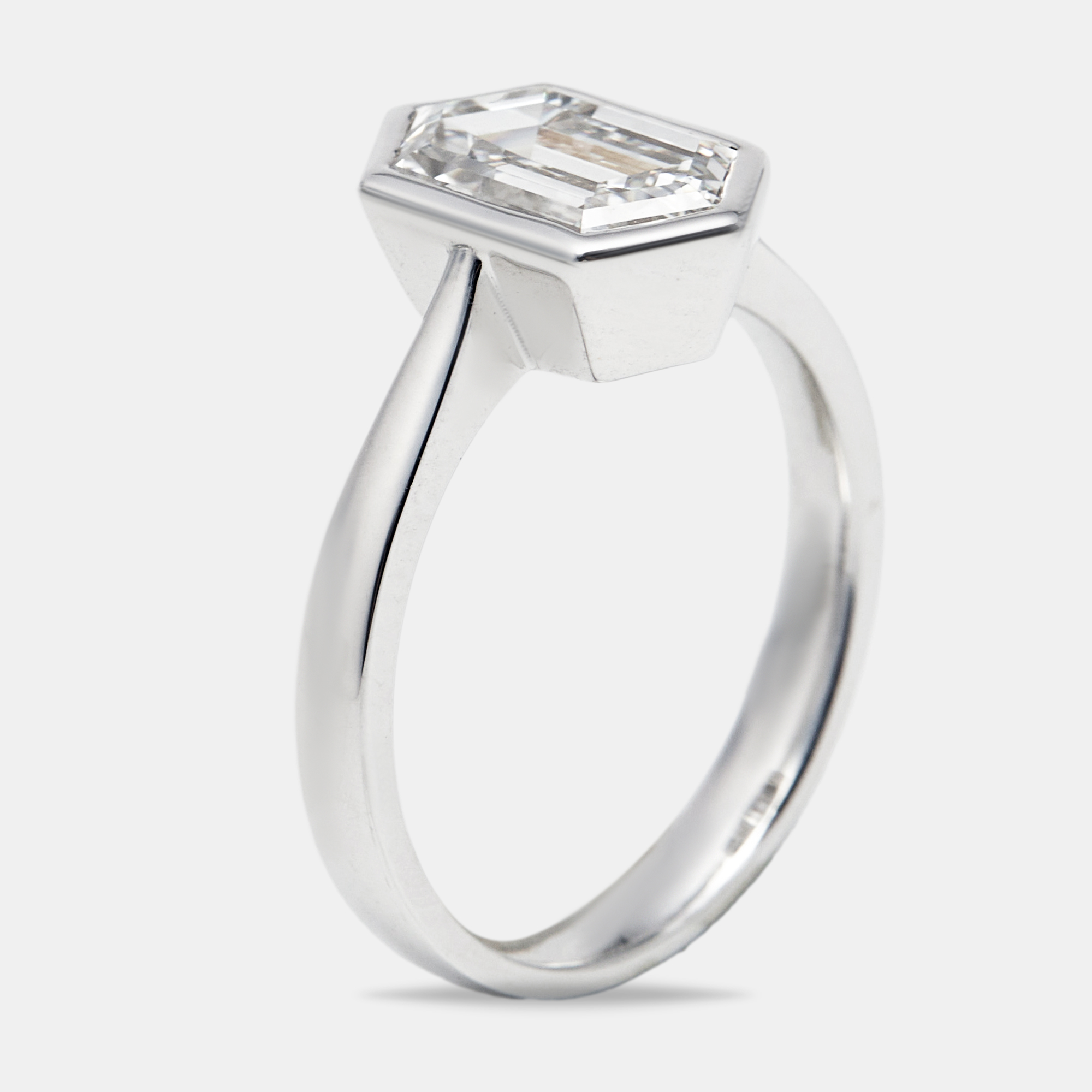 

2.05 cts Hexagon Cut Lab Grown Diamond 18k White Gold Ring Size
