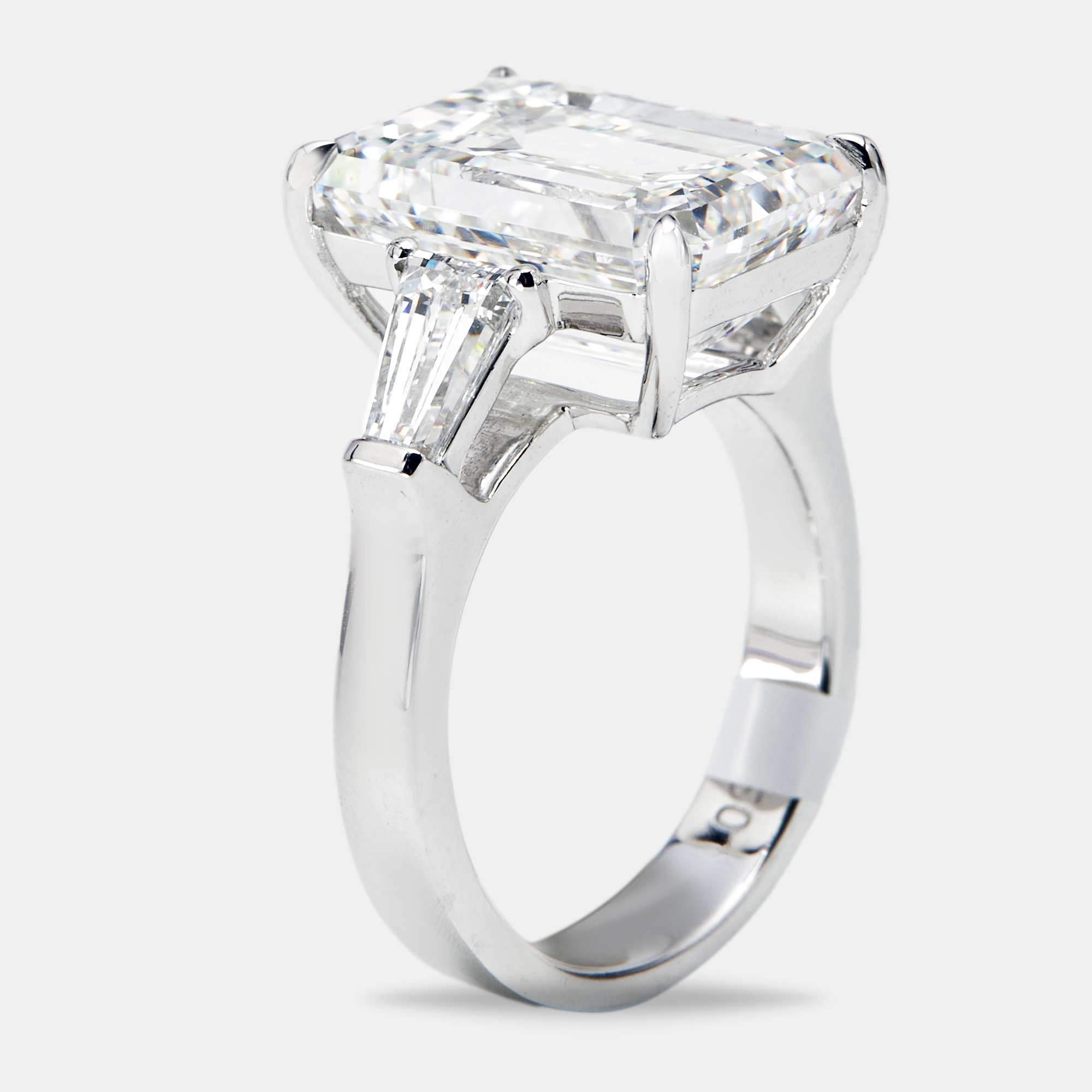 

10.00 cts Emerald Cut and Trapezoid Lab Grown Diamond 18k White Gold Ring Size