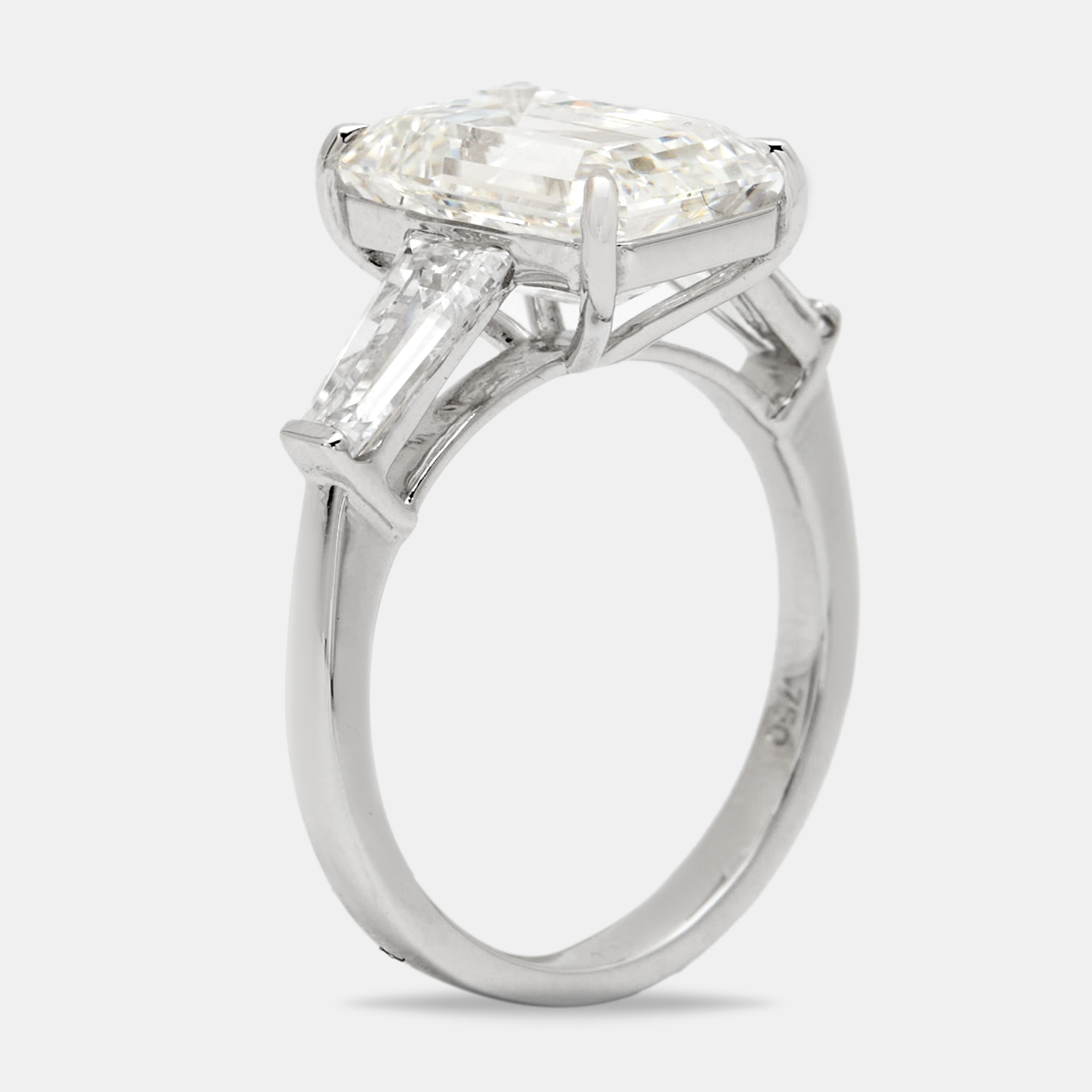 

6.1 cts Emerald Cut Lab Grown Diamond 18k White Gold Ring Size