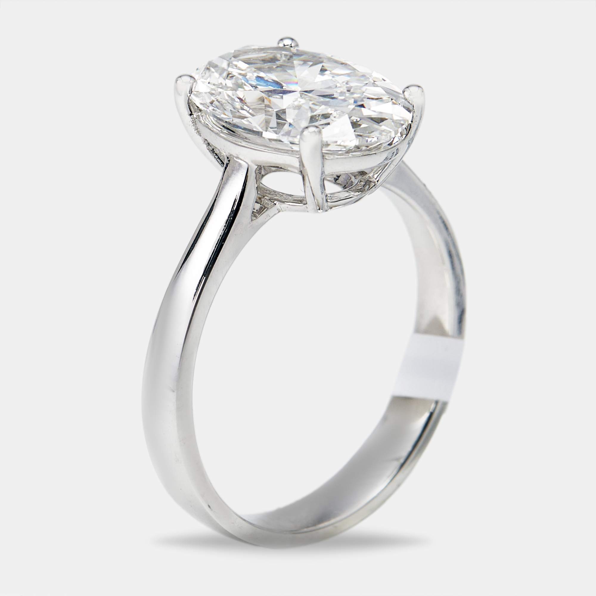 

3.00 cts Oval Brilliant Lab Grown Diamond 18k White Gold Ring Size
