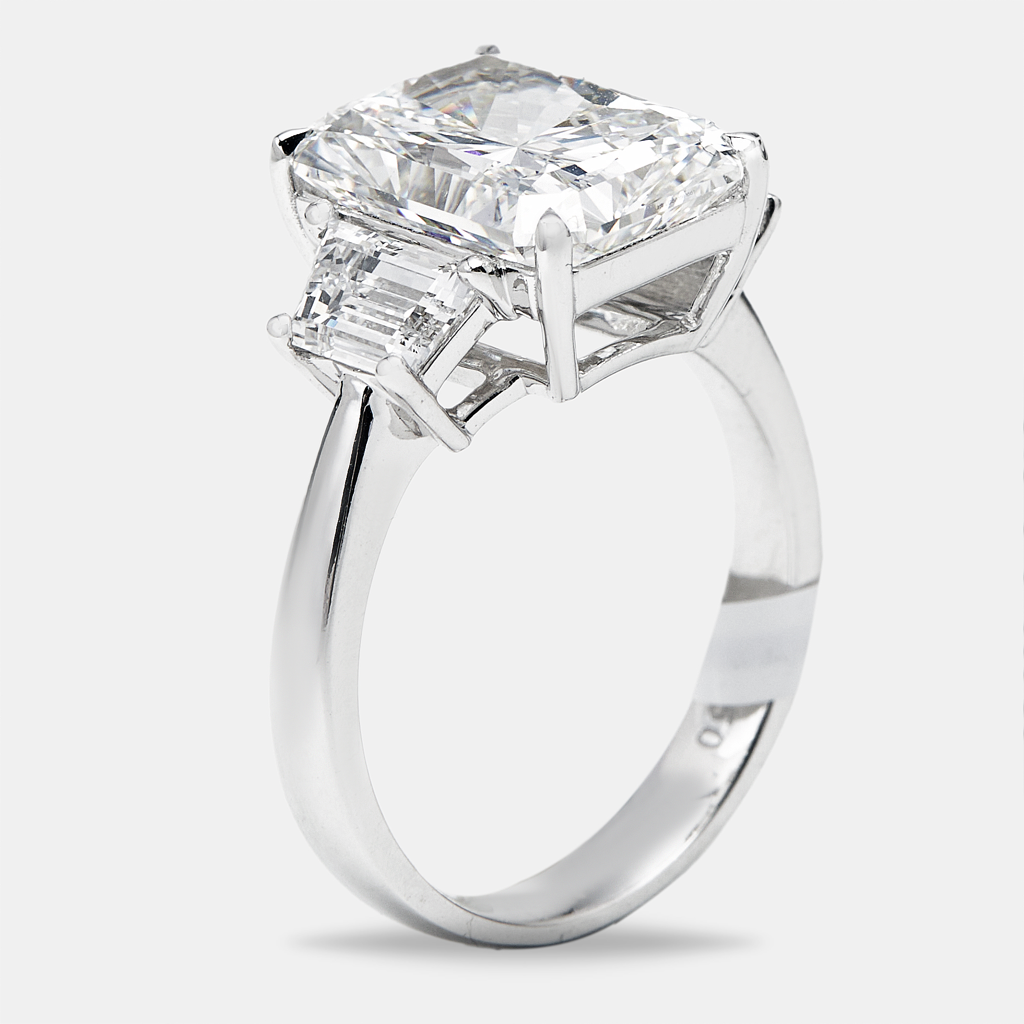 

6.00 cts Radiant and Trapezoid Lab Grown Diamonds 18k White Gold Ring Size