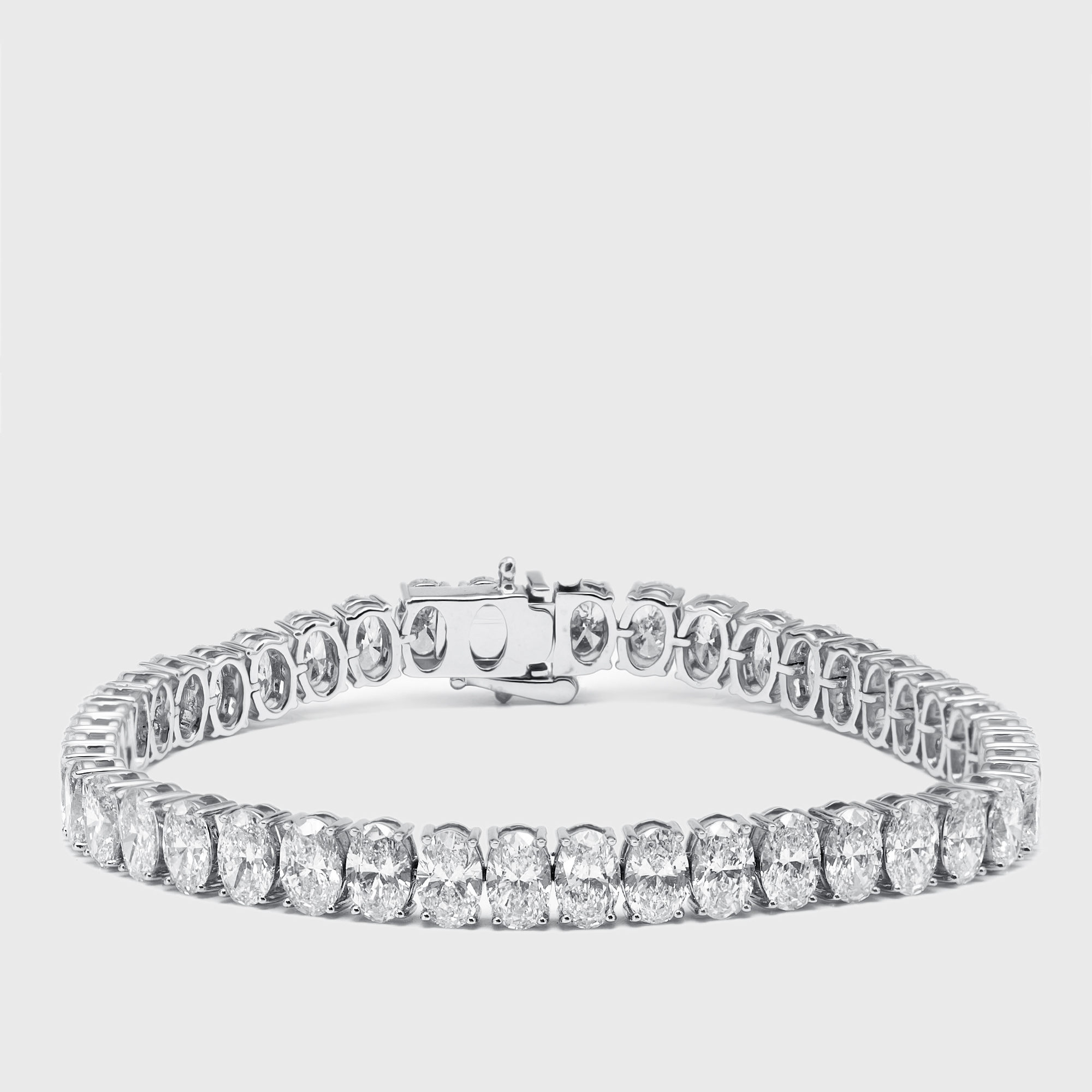 

18 cts Oval Lab Grown Diamond 18k White Gold Bracelet
