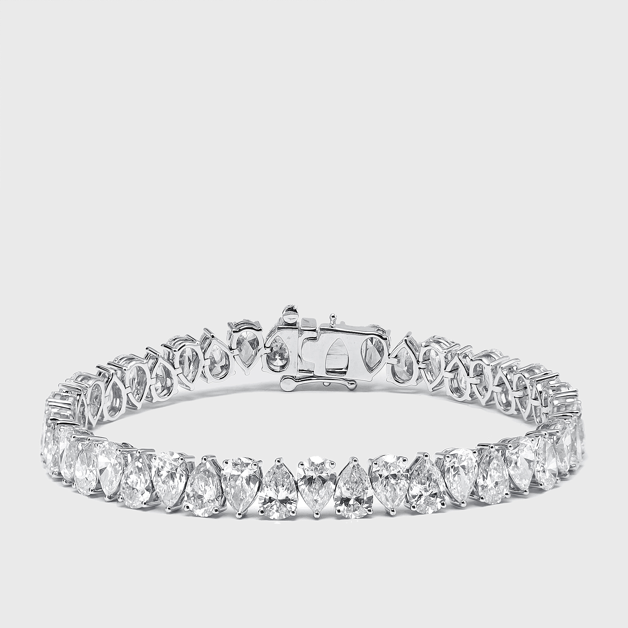 

15.5 cts Pear Lab Grown Diamond 18k White Gold Bracelet
