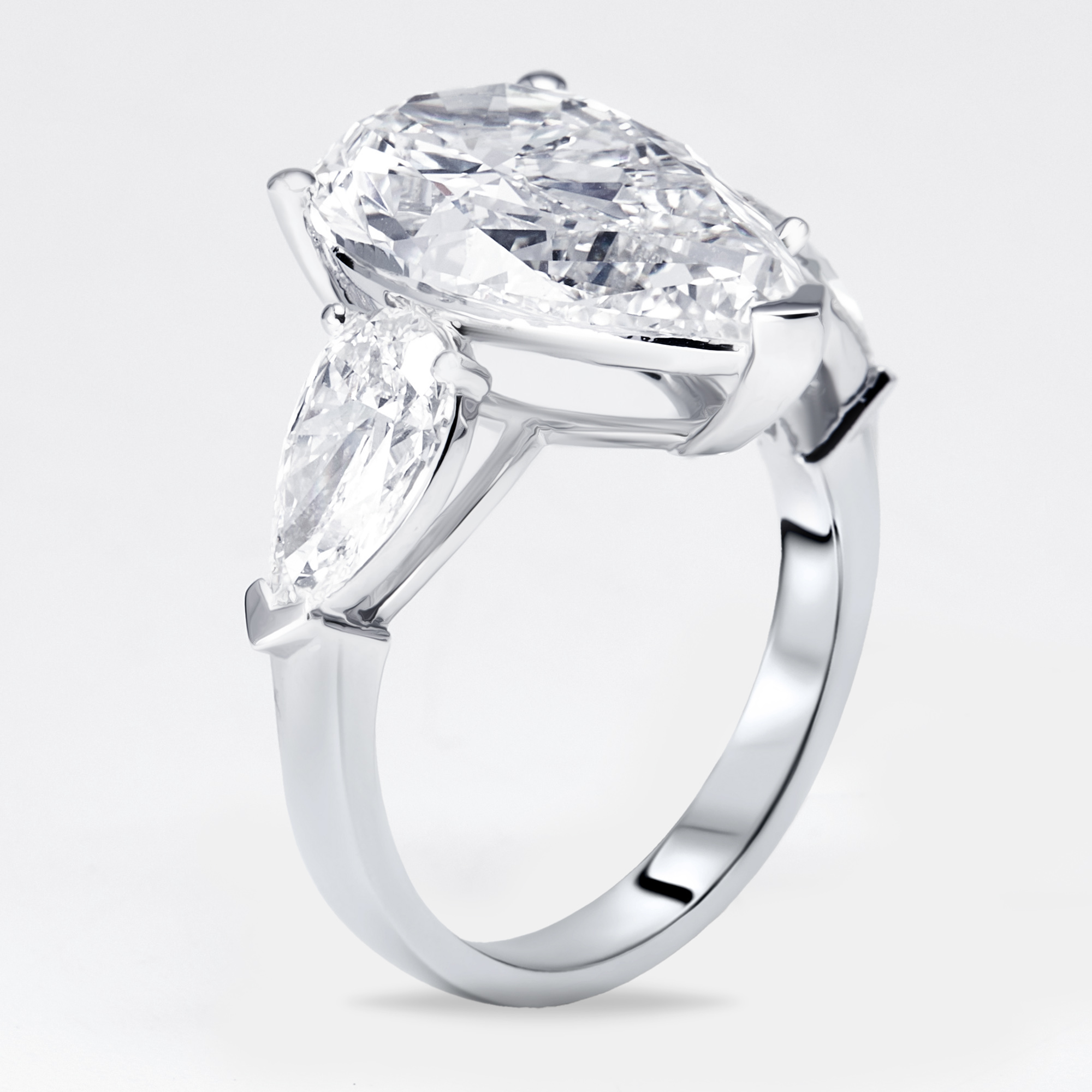 

9 cts Pear Lab Grown Diamond 18k White Gold Ring Size