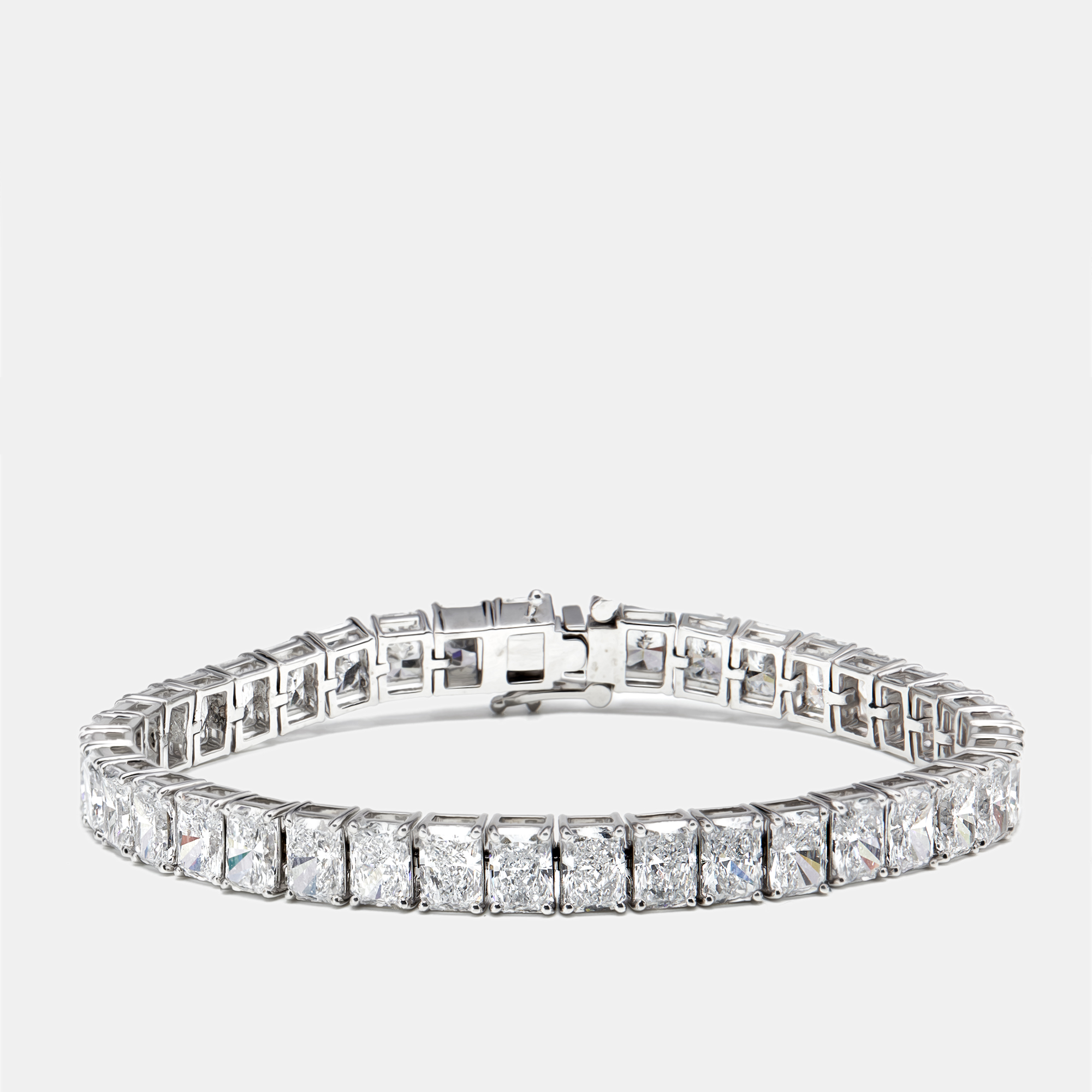 Pre-owned The Diamond Edit 20.00 Cts Radiant Lab Grown Diamonds 18k White Gold Bracelet