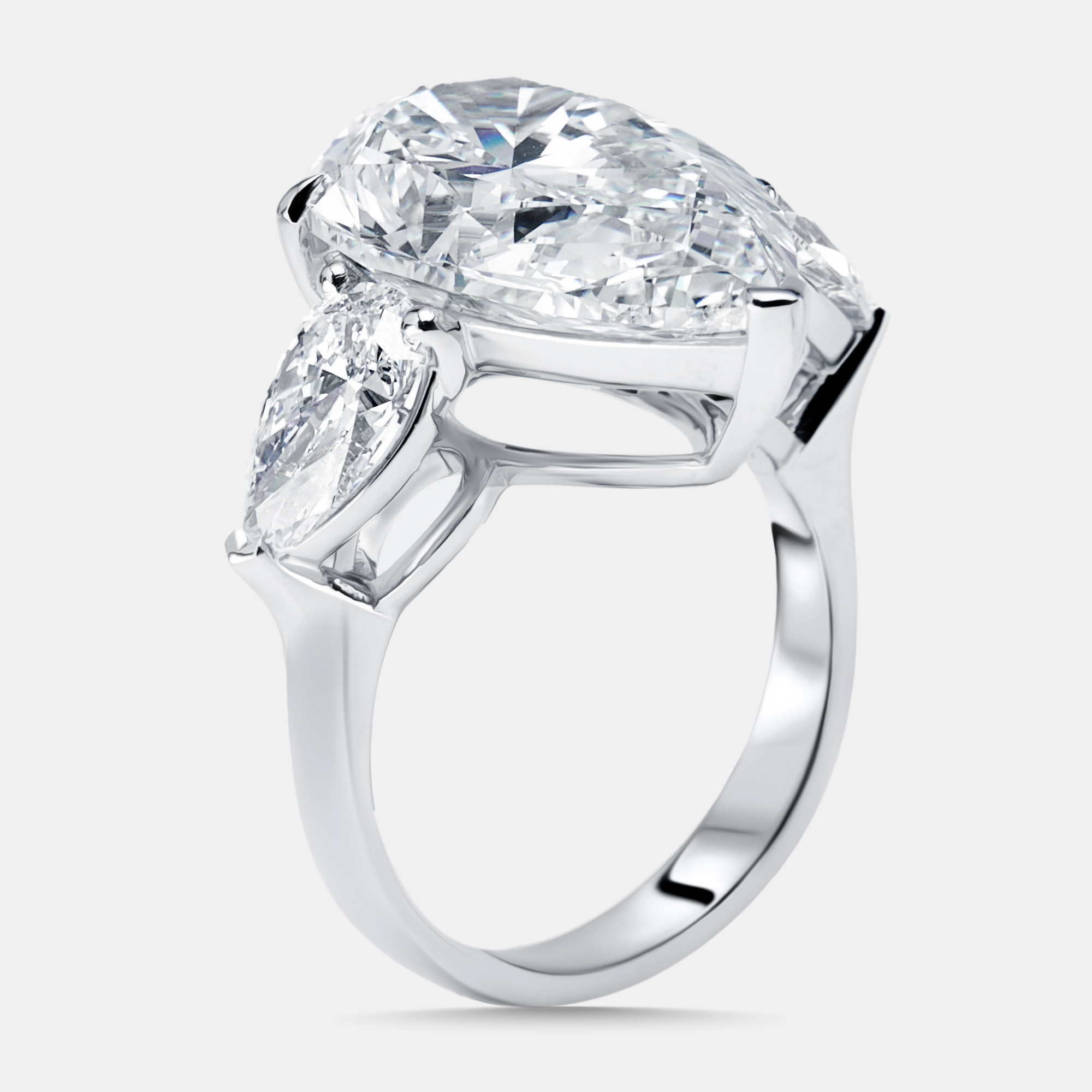

4.5 cts Pear Lab Grown Diamonds 18k White Gold Ring Size