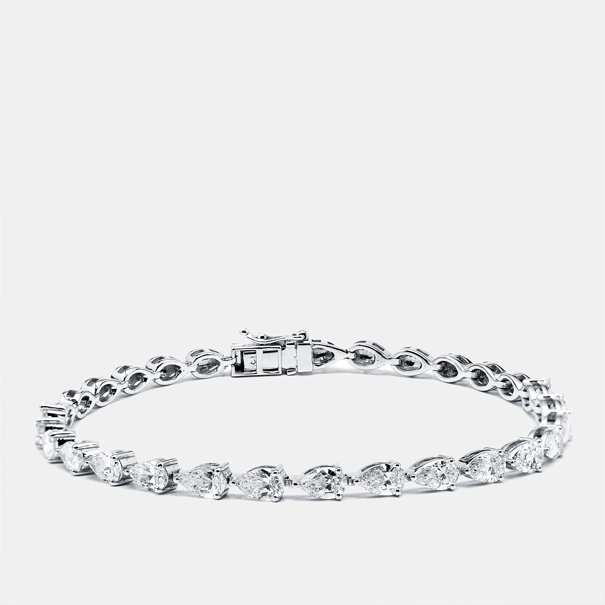 

8.5 cts Pear Lab Grown Diamonds 18k White Gold Bracelet