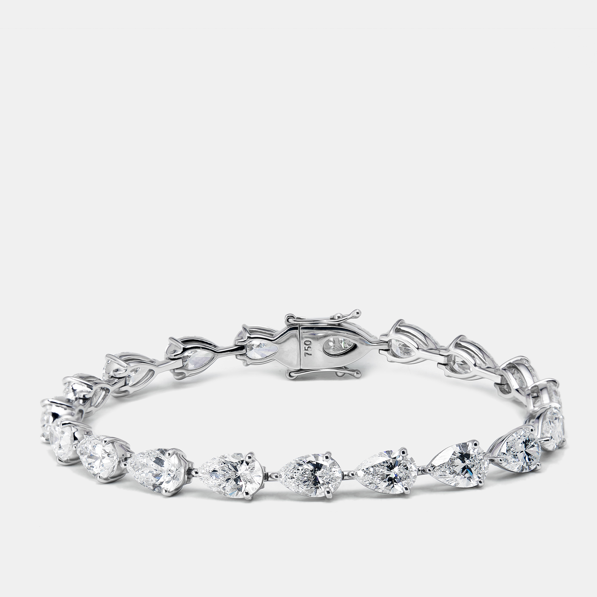 

13.5 cts Pear Lab Grown Diamonds 18k White Gold Bracelet