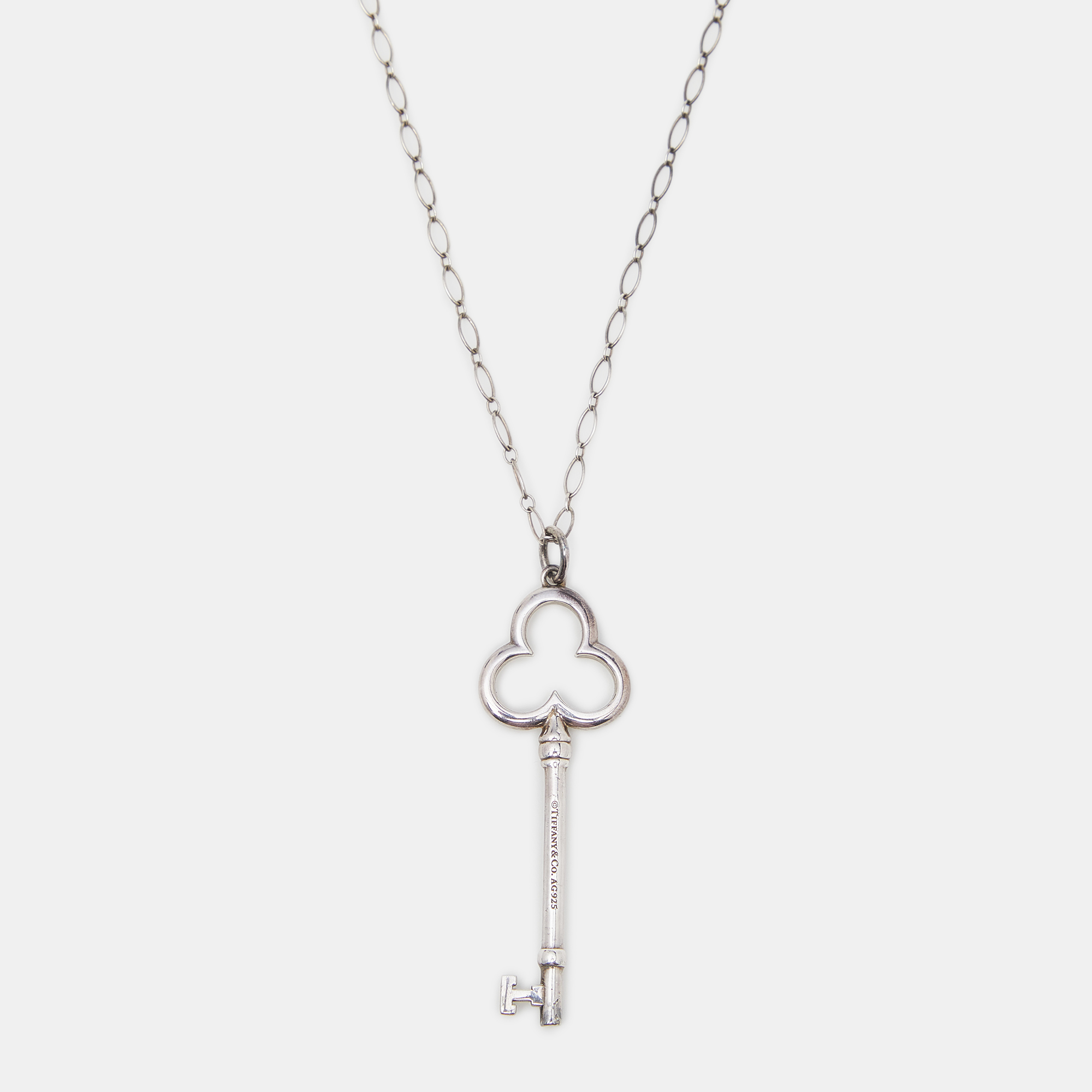 

Tiffany & Co. Trefoil Key Sterling Silver Pendant Oval Link Chain Necklace