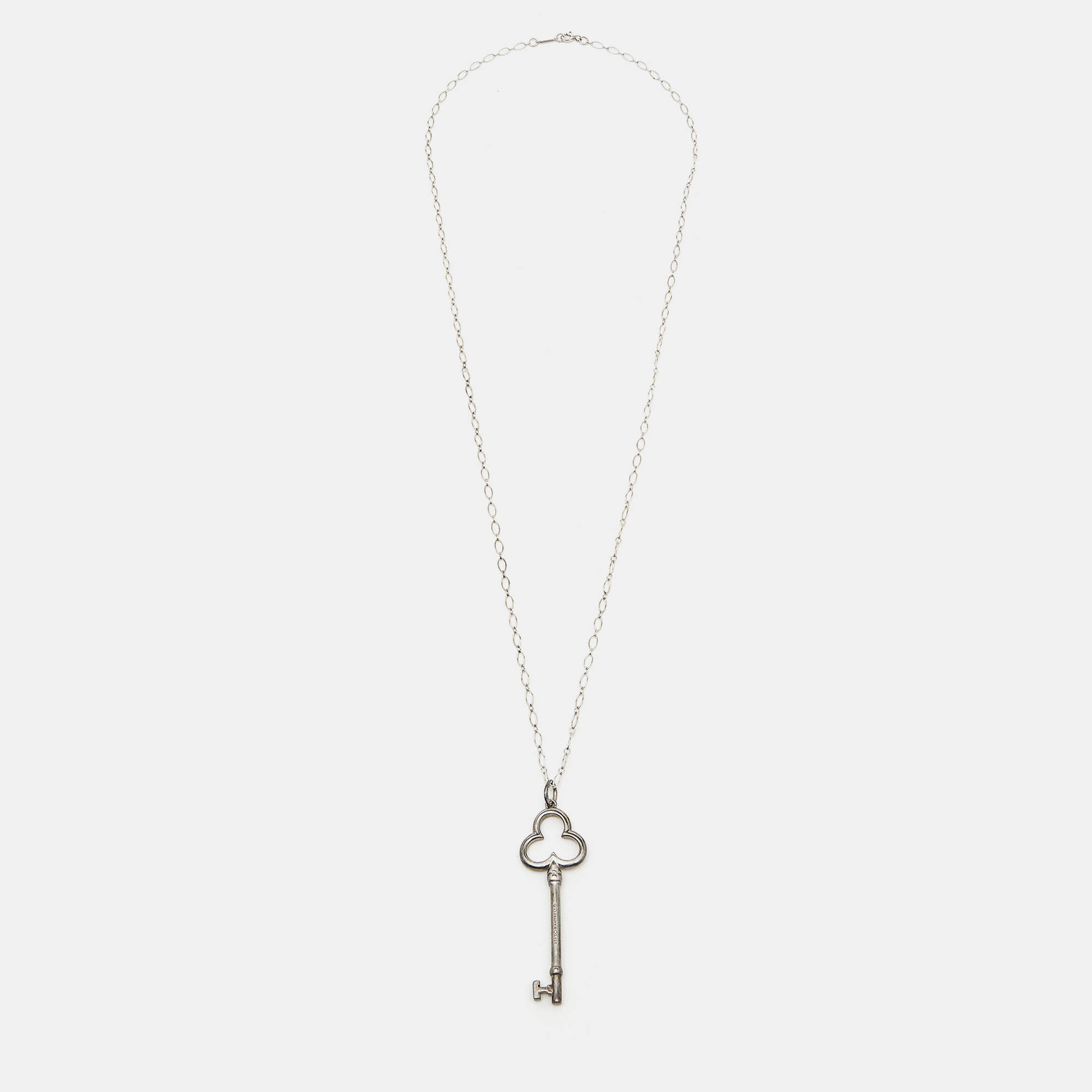 

Tiffany & Co. Trefoil Key Silver 925 Pendant Oval Link Chain Necklace