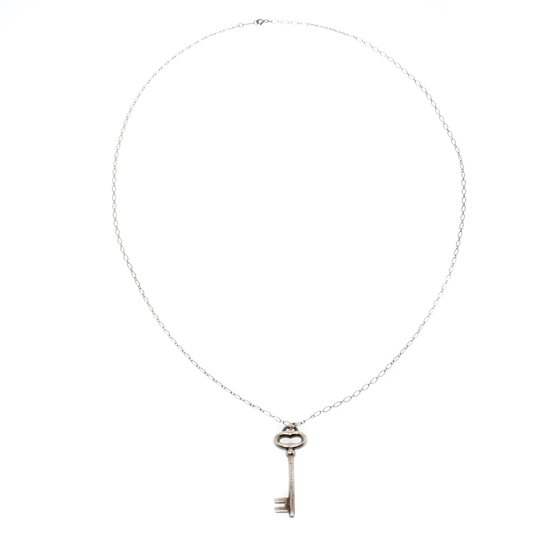 

Tiffany & Co. Key Silver Oval Chain Link Long Pendant Necklace