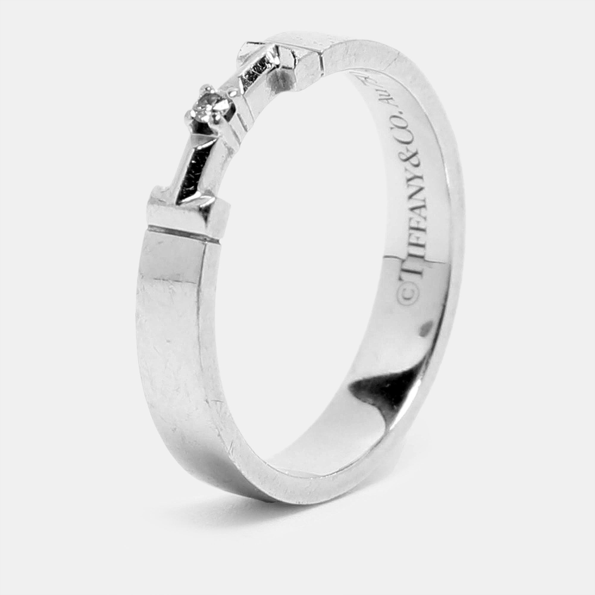 

Tiffany & Co. 18k White Gold T True Ring Size