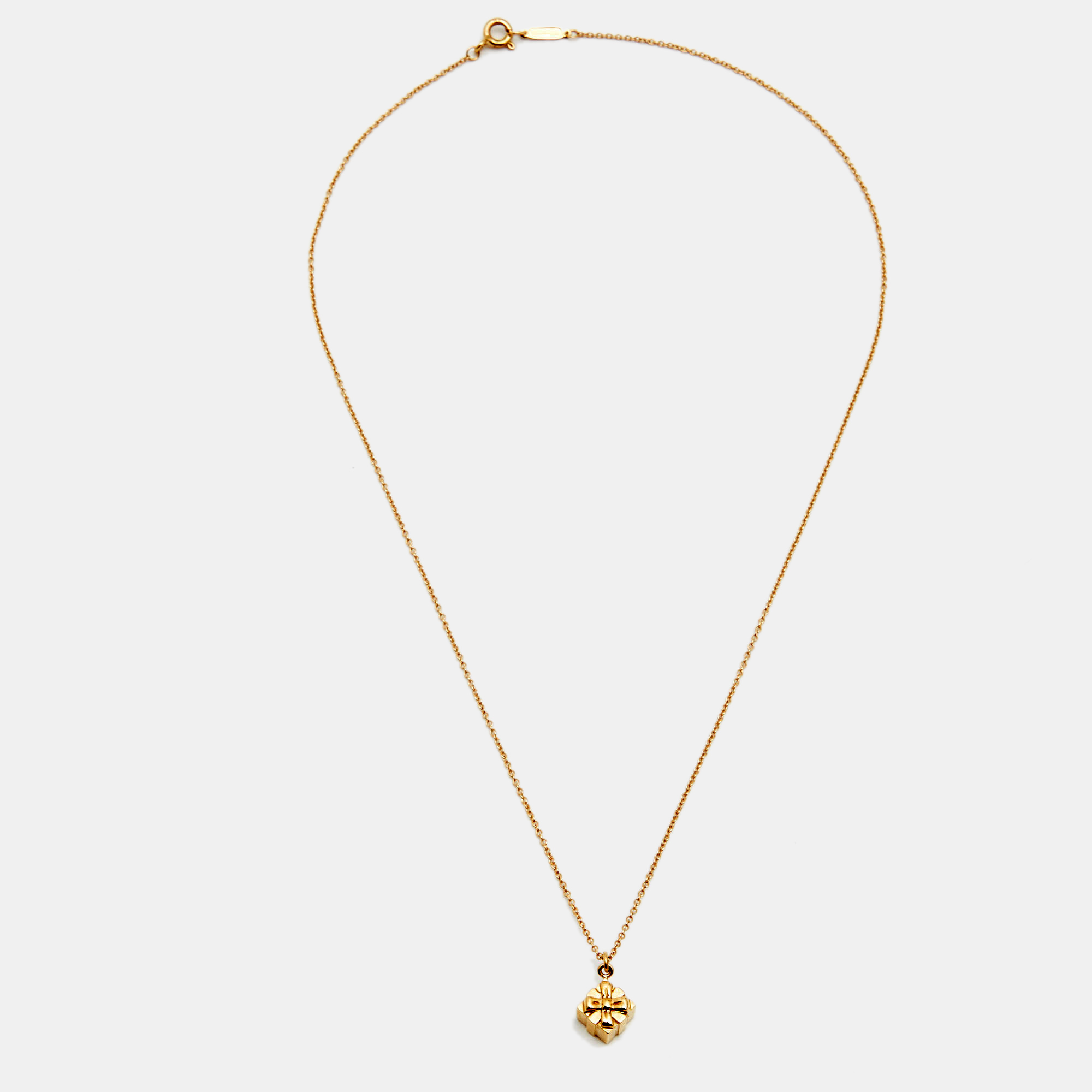 

Tiffany & Cop. Gift Box 18k Yellow Gold Pendant Necklace