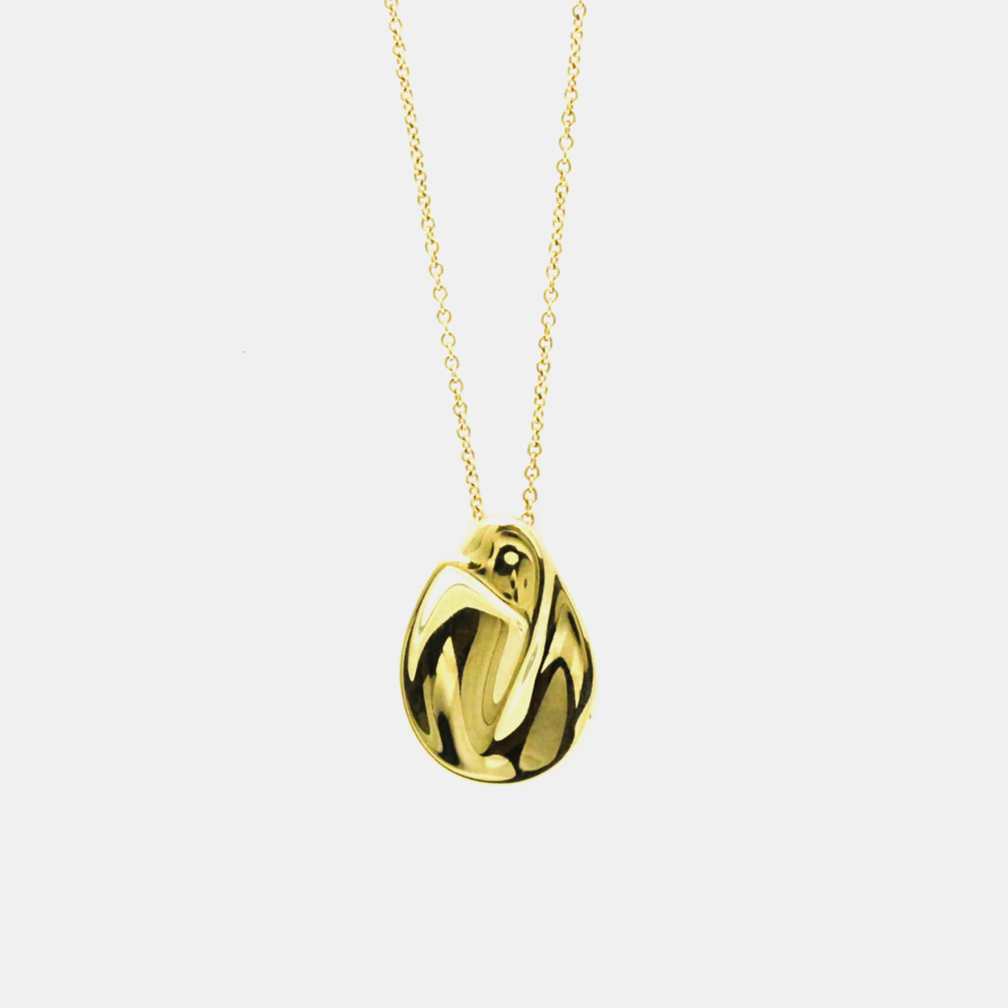 

Tiffany & Co. 18K Yellow Gold Elsa Peretti Madonna Pendant Necklace